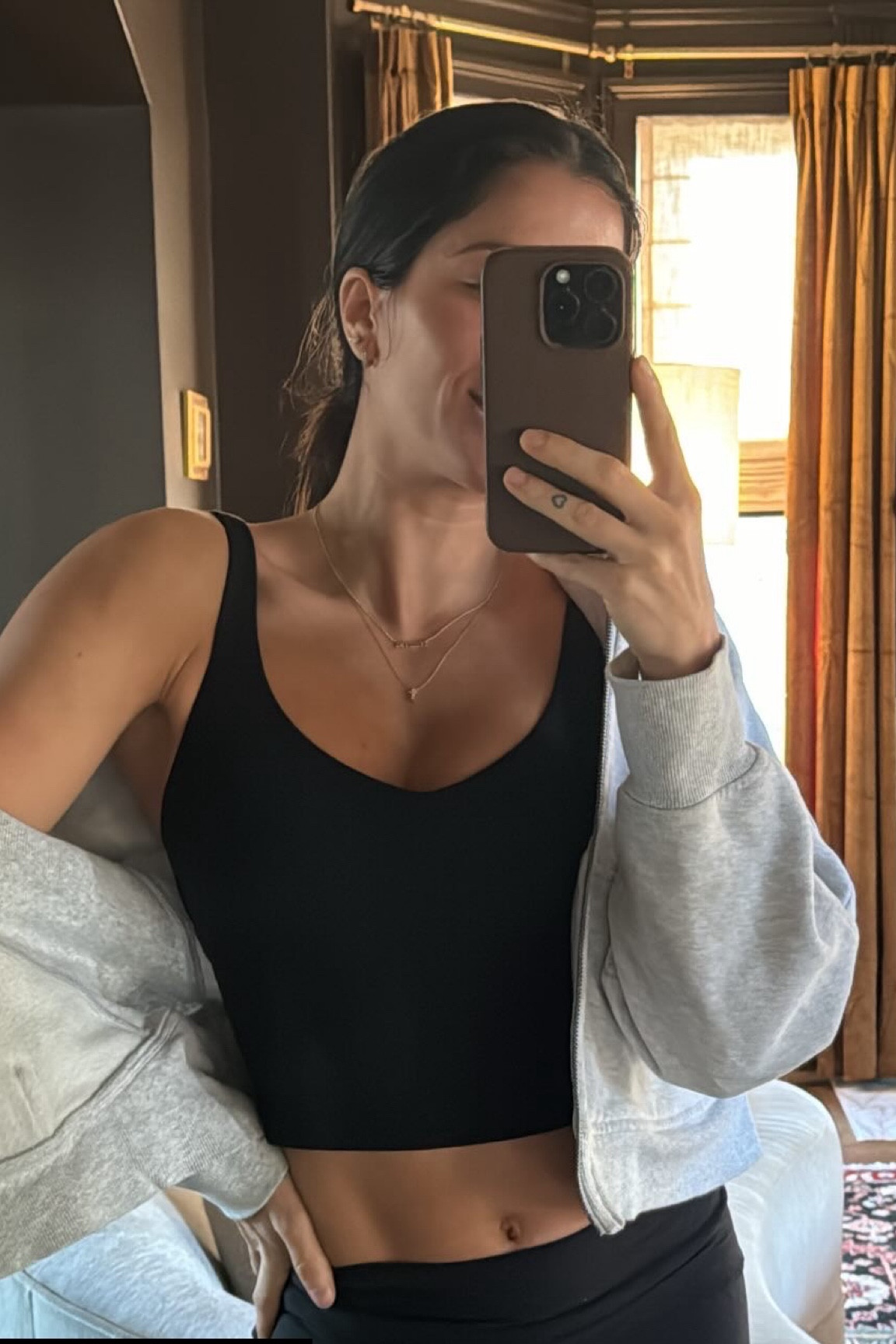 Size 4 in top
M/L scuba
Size 2 leggings 