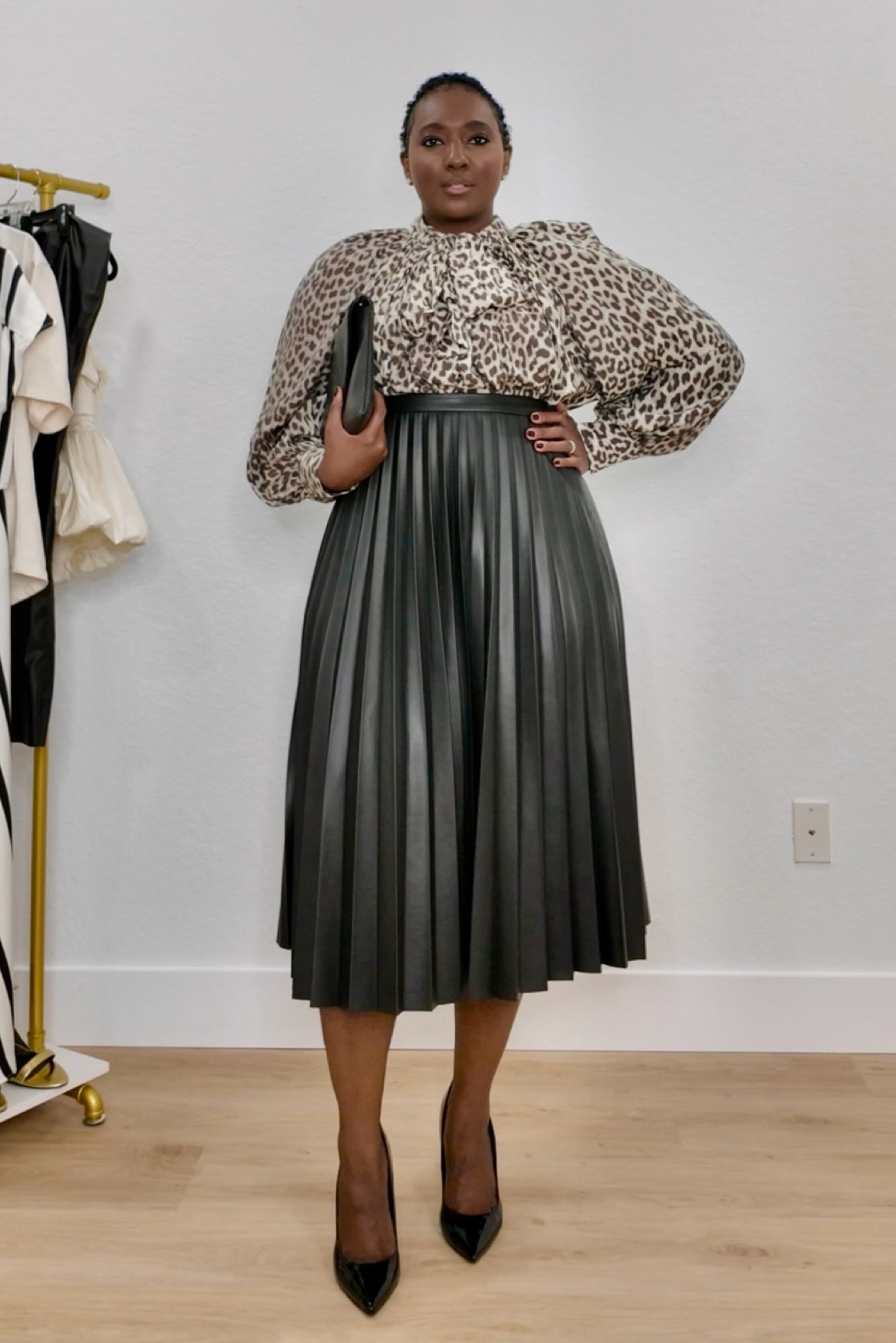 Beautiful leopard print top
Wearing a size XL in top for reference 