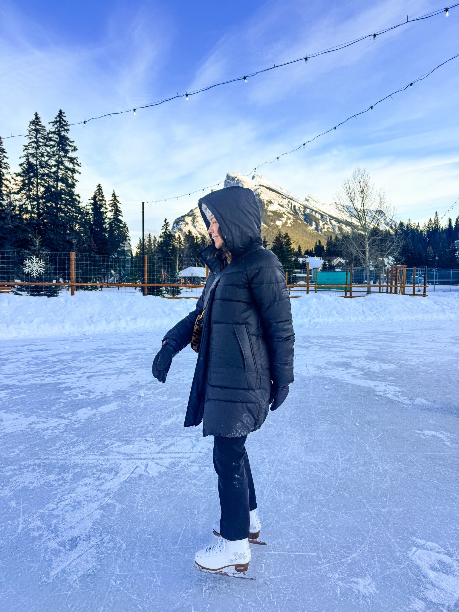 Winter outfit of the day! My fave black jeans! Go up a full size 

#LTKSeasonal #LTKFindsUnder100 #LTKFindsUnder50