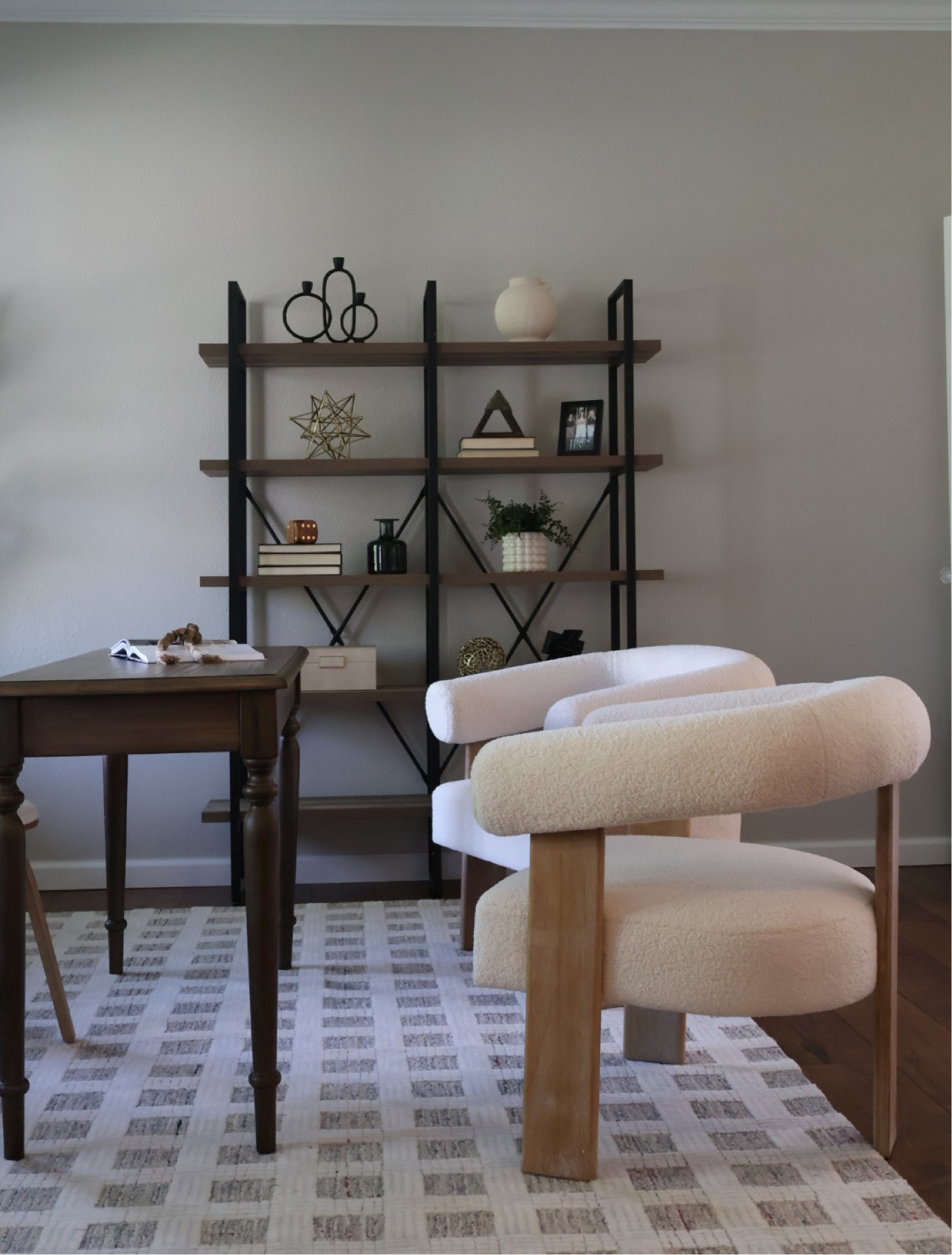 A little vintage mixed with modern in this home office we recently staged 😍

#LTKFindsUnder50 #LTKStyleTip #LTKHome
