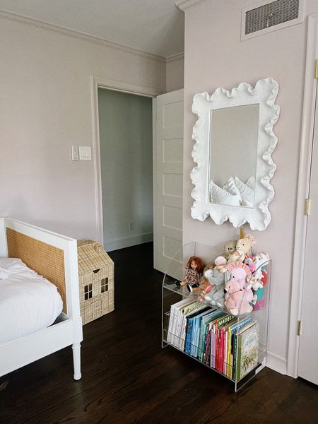 Love this little corner of Elle’s room 🤍