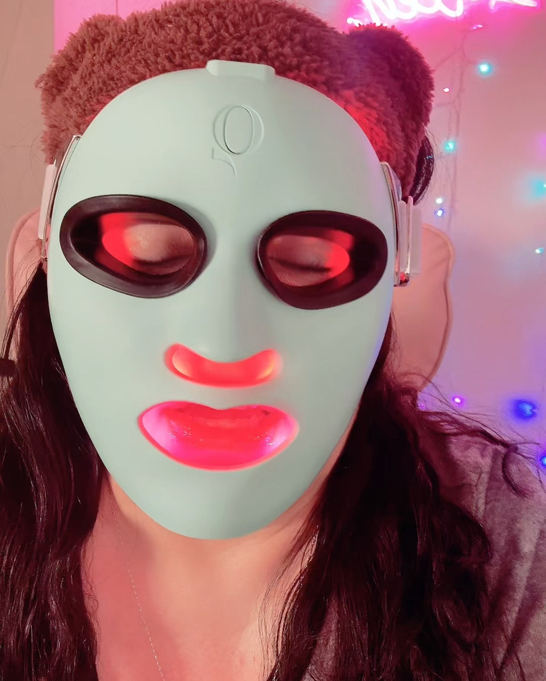 Finally, FDA approved at home LED mask. This is so good for anti-aging.  

#LTKBeauty #LTKselfcare #LTKOver40
