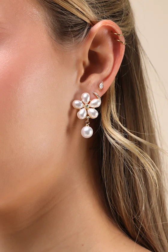 Cute Charmer Ivory Pearl Flower Earrings | Lulus