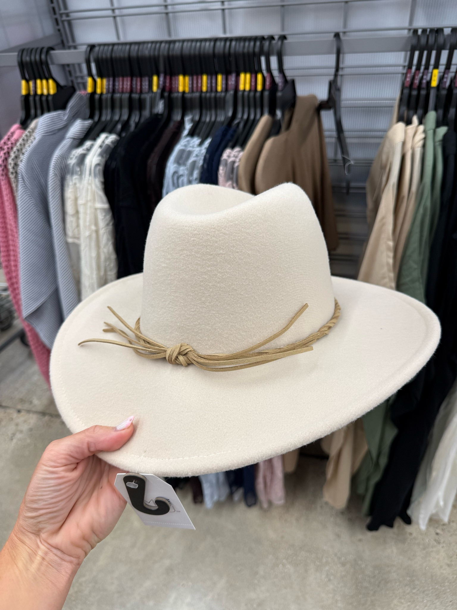 Walmart 
New arrivals 
Hat
Fedora 
Fall outfit