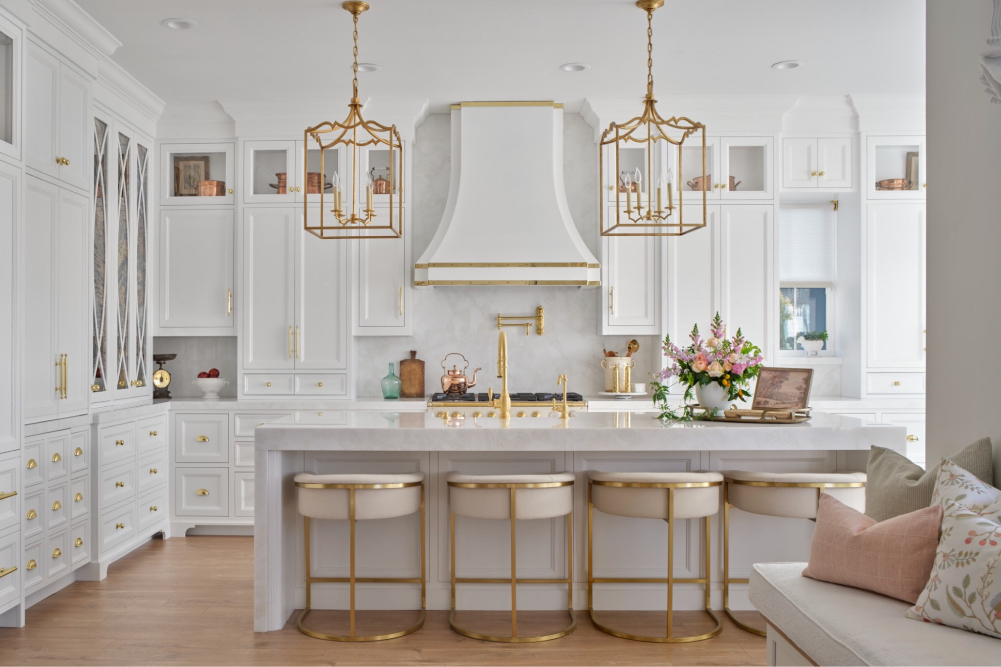 This elegant and uniquely designed vent hood adds volumes of sophistication. Its resemblance to a Chanel bracelet not only showcases attention to detail, but brings a sense of luxury to this culinary sanctuary.

#kitchenremodel
#chanel
#ambergambledesigns
#jkehomereset
#jkehomedesigns
#interiordesigner

#LTKhome