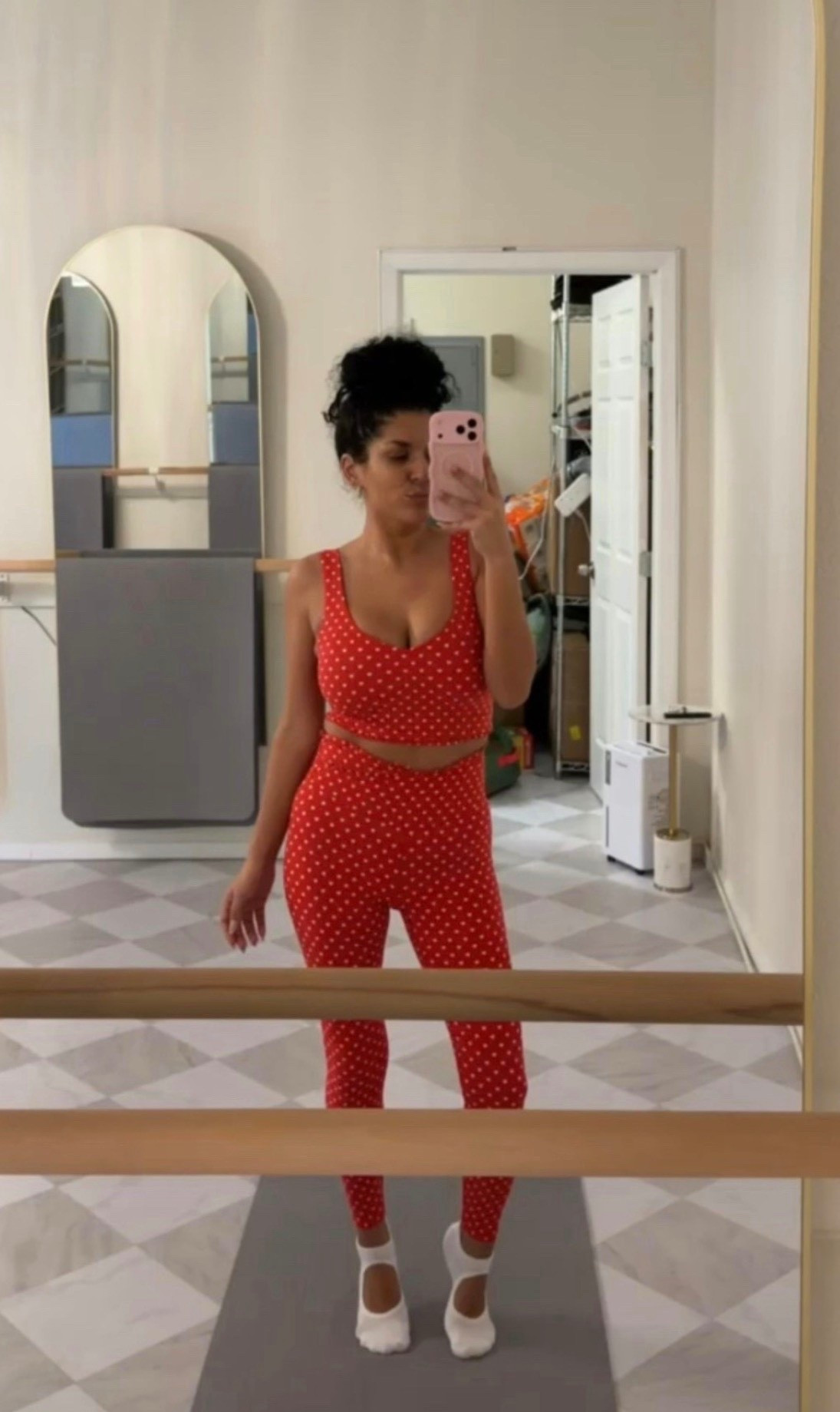 Workout set but make it cute ❤️

#set #leggings #top

#LTKdayinmylife #LTKfitnessgoals #LTKootd