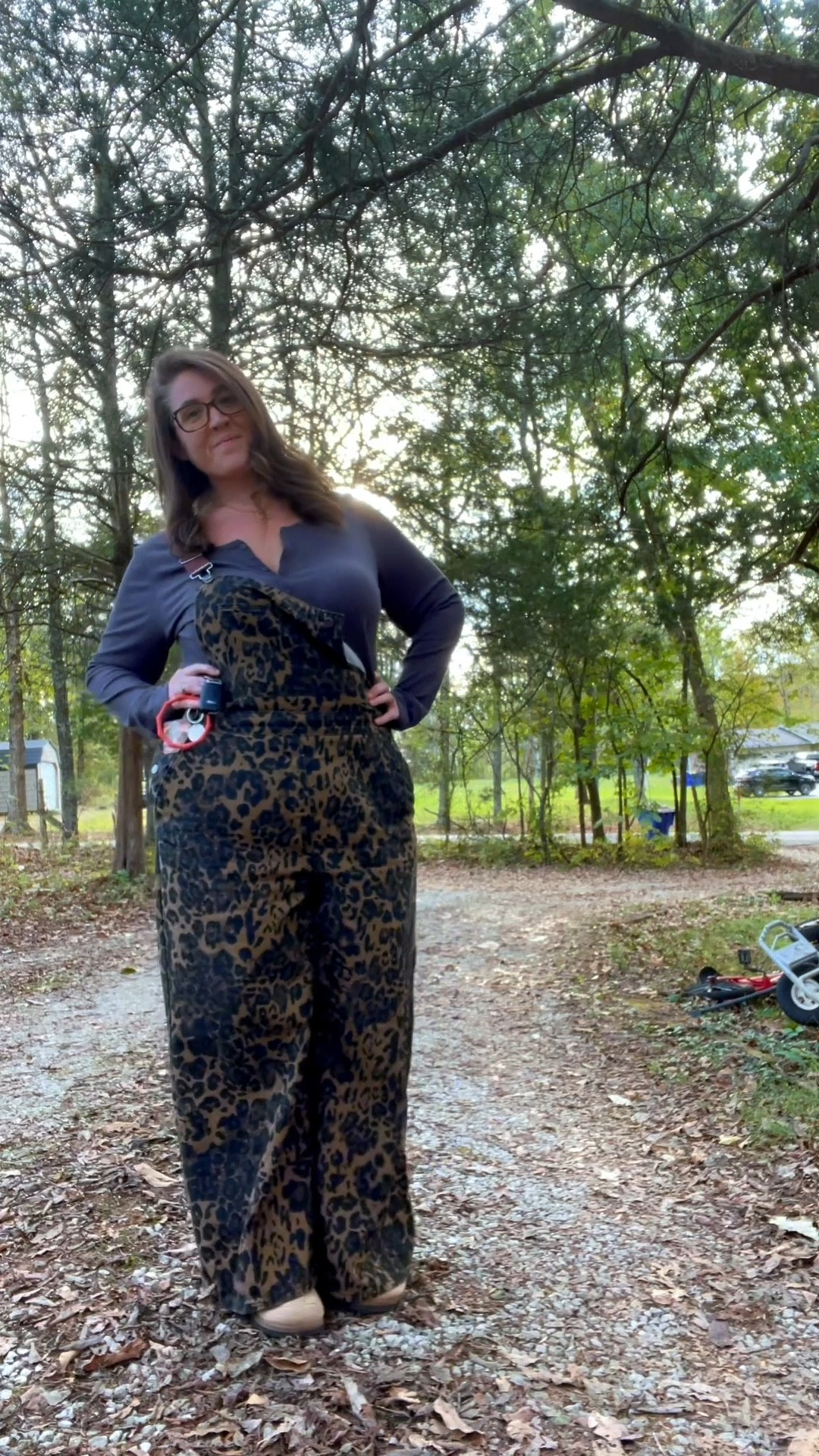 Yesterday's OOTD — you get the outtake because the rest also sucked
hubs was in my LAST
nerve before the kiddos fall festival but also, I will never NOT link these overalls because I'm seriously wearing them at least once a month for the forseeable future
#OOTD
#realisticmomlife #sahm #plussize #plussizeootd

#LTKPlusSize #LTKSeasonal #LTKMidsize
