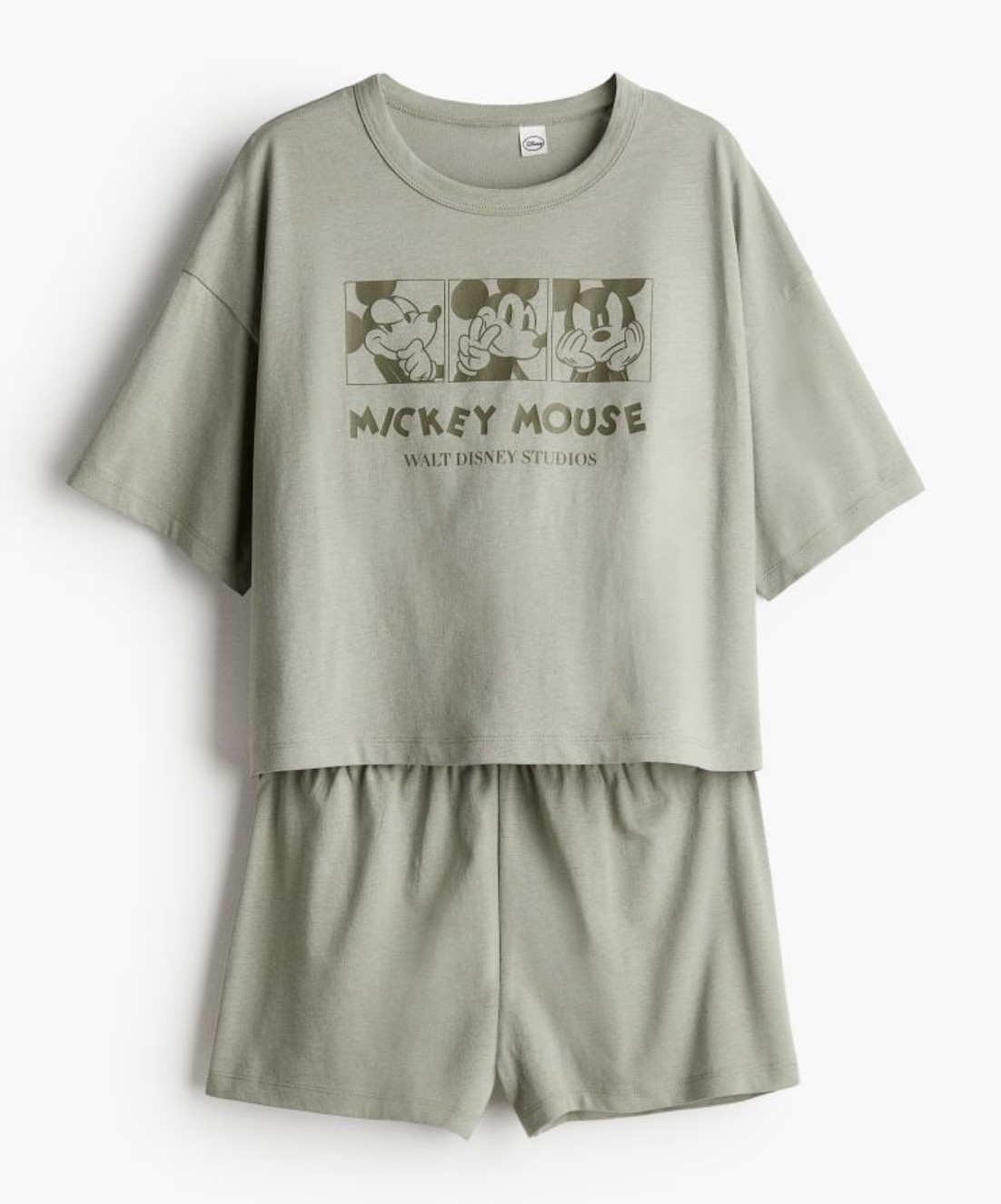 Simple Disney can always be found at H&M. I absolutely love their sweet and simple designs 😍 this pajama set is amazing. And the oversize hoodie?? 👏

#LTKfindsunder50 #LTKstyletip #LTKGiftGuide
