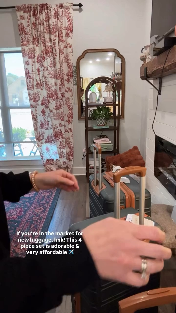 If you’re in the market for new luggage, lmk! This 4 piece set is adorable & very affordable ✈️