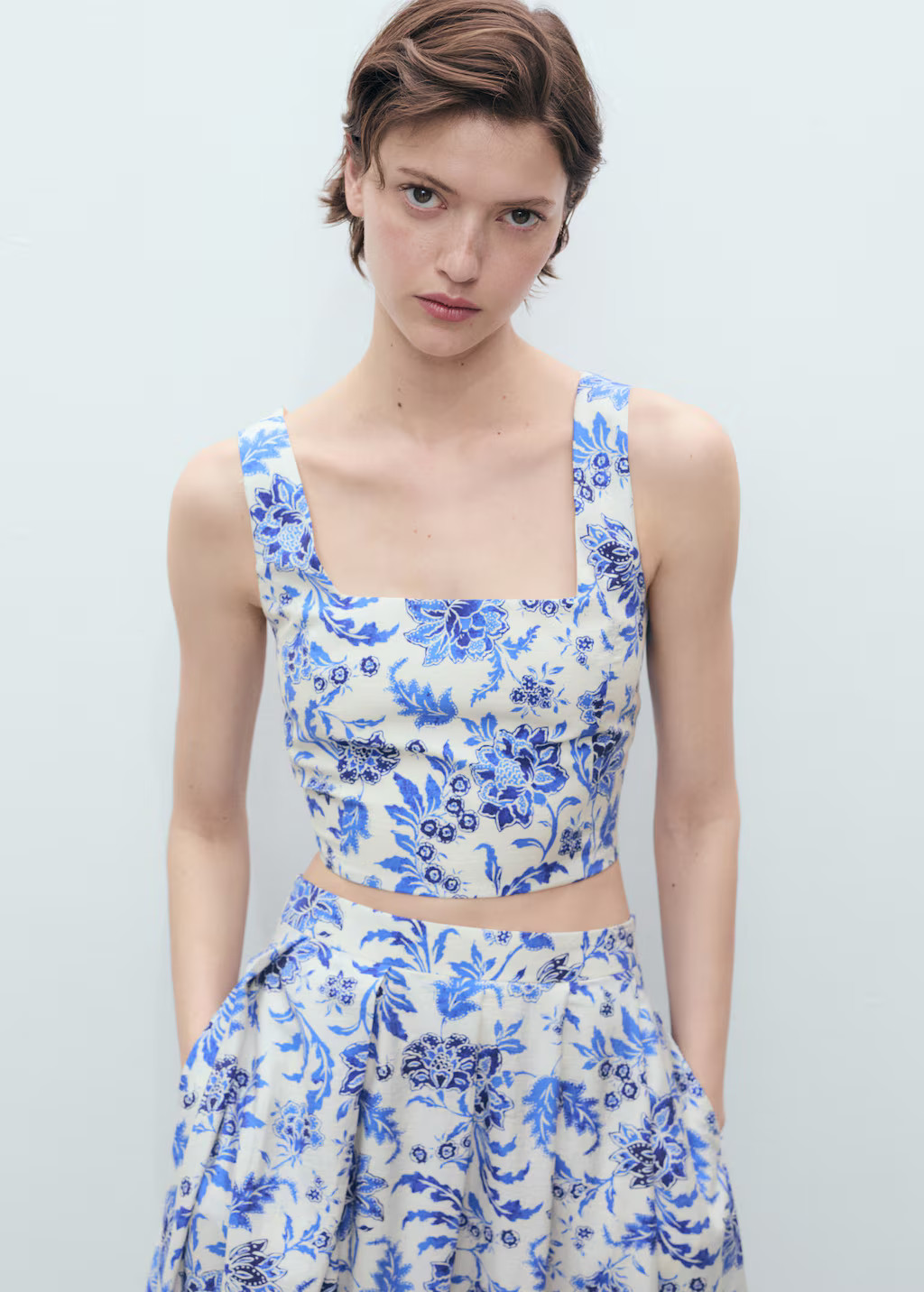 Floral crop top with low neckline - Women | MANGO USA | Mango (US/MX/AU)