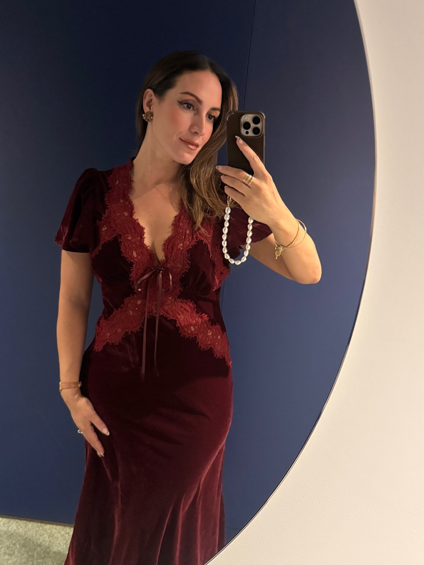 Burgundy dress of dreams 🍇
There’s just something about velvet and lace that feels instantly festive rich, romantic and a little bit nostalgic.

Dress @asos 

Linked over on my @ltk.europe if you’re in the mood for a touch of drama this season 😉

holiday outfit inspiration, velvet dress, lace details, evening outfit, festive fashion, timeless elegance, winter style, occasionwear, party season style, romantic look, classic chic, date night outfit, rich textures, style diary, elegant outfit, modern classic, everyday chic, wardrobe inspiration, elevated style, whatmariewears

#holidaystyle #partyseason #velvetdress #festivestyle #whatmariewears