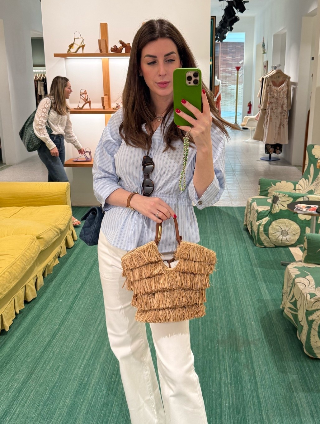 Just wanted to show you the proportion of this bag on me. I am showing you a few other styles that are beautiful as well. It’s so good in person.