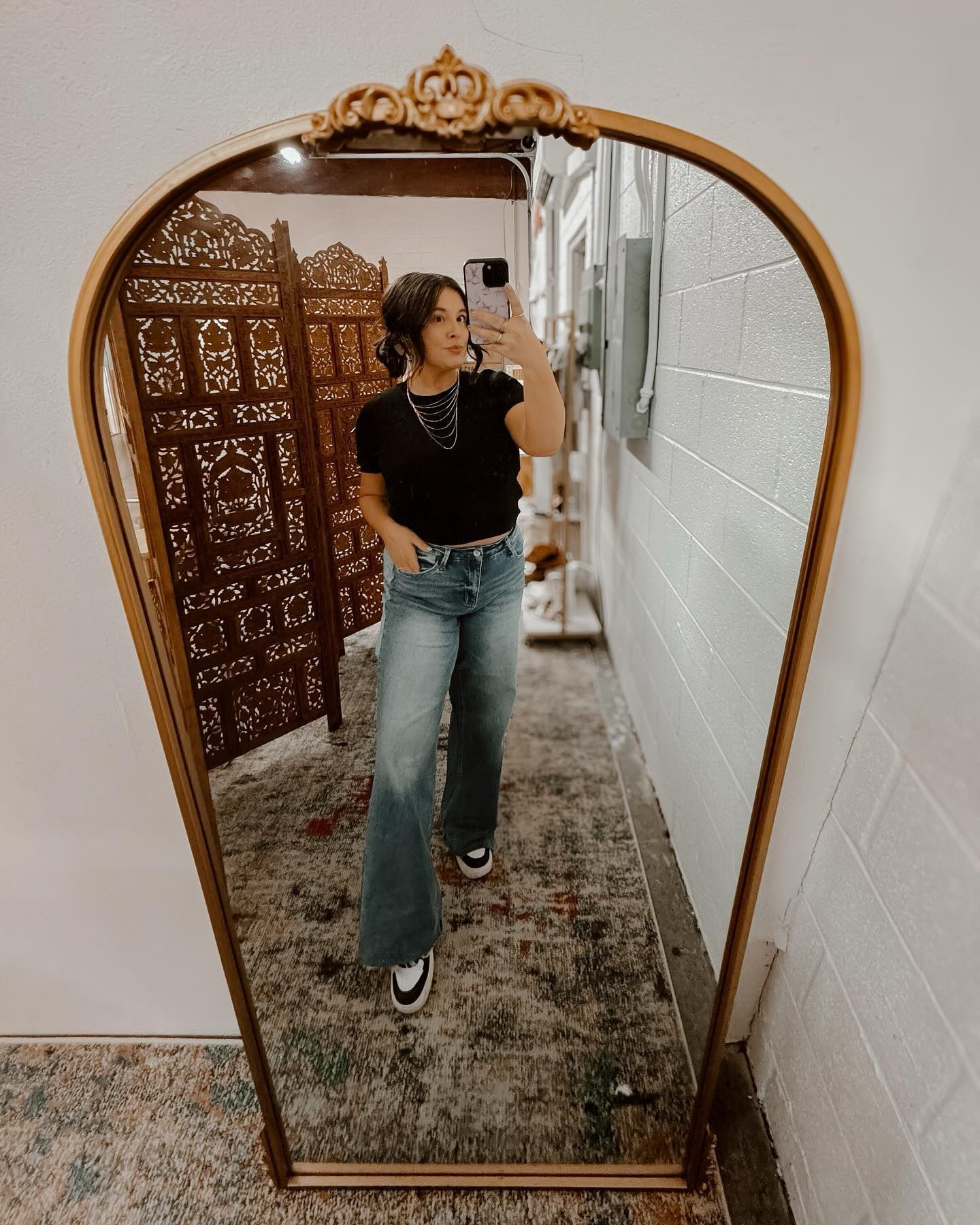 Perfect casual look! Wearing a large in top & 28 in denim which have tons of stretch. Code ALYSSA15 saves on shopmollygreen.com

Casual style | street wear | comfy denim | brunch outfit 

#LTKFindsUnder100 #LTKStyleTip