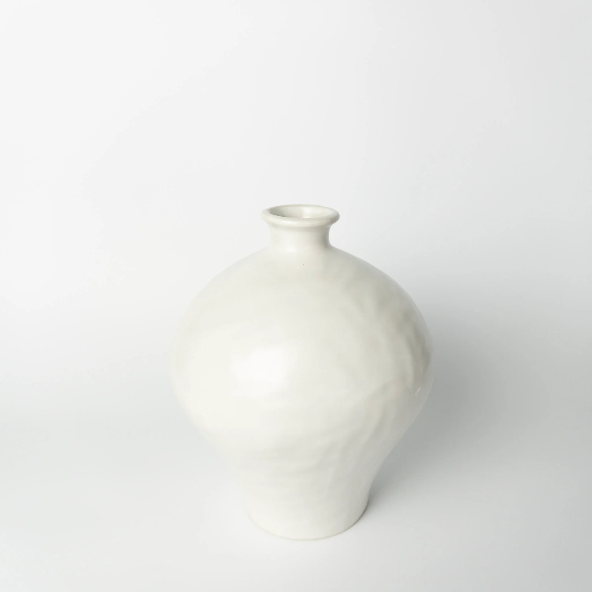10" White Rounded Vase | Eco Chic Home