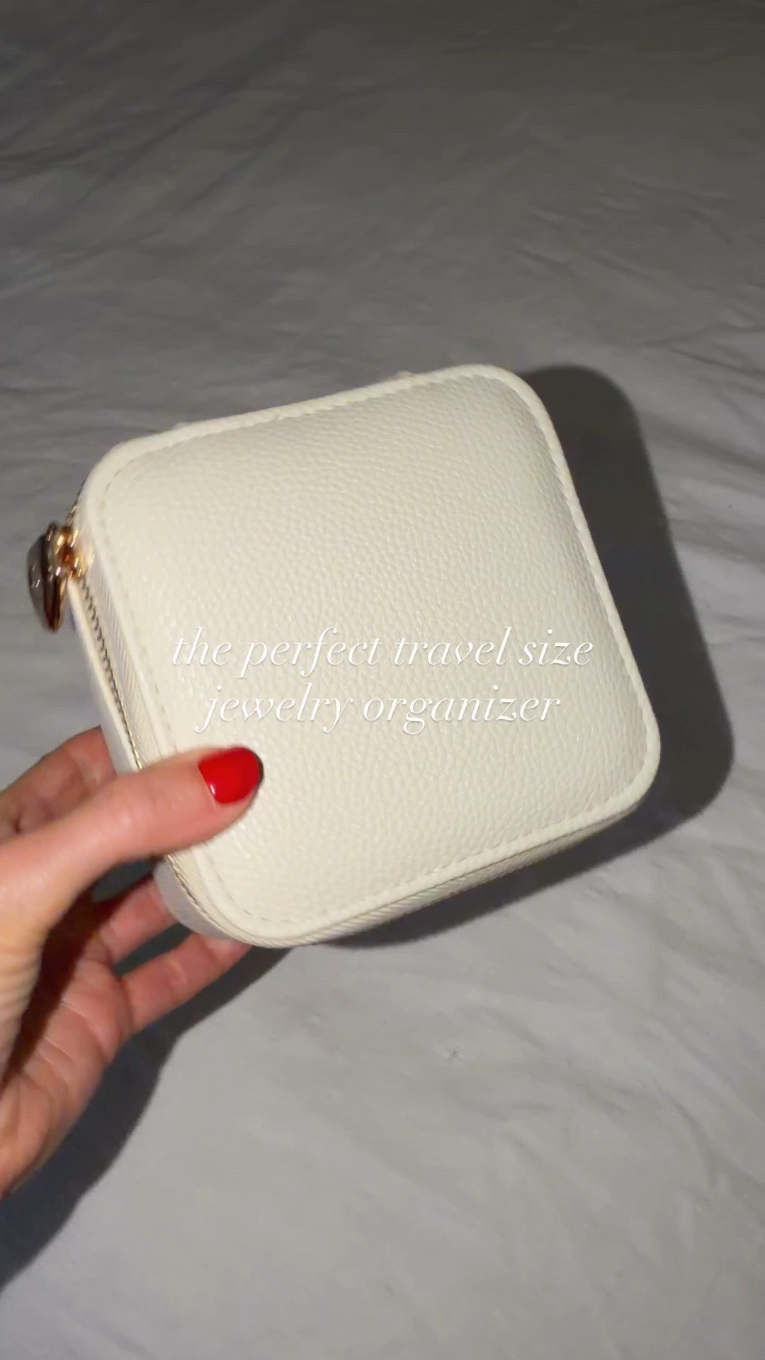 I’ve had this little jewelry organizer for years, and it’s still going strong. 🤎

It’s the perfect size to toss in your purse, carry-on, or suitcase, and it comes with the cutest little pouches to keep everything organized. Plus, there’s still room for a few extra pieces because somehow I always pack more jewelry than I need. 

#amazonfind #organization #jewelry #jewerlyorganizer #travelmusthave

#LTKBeauty