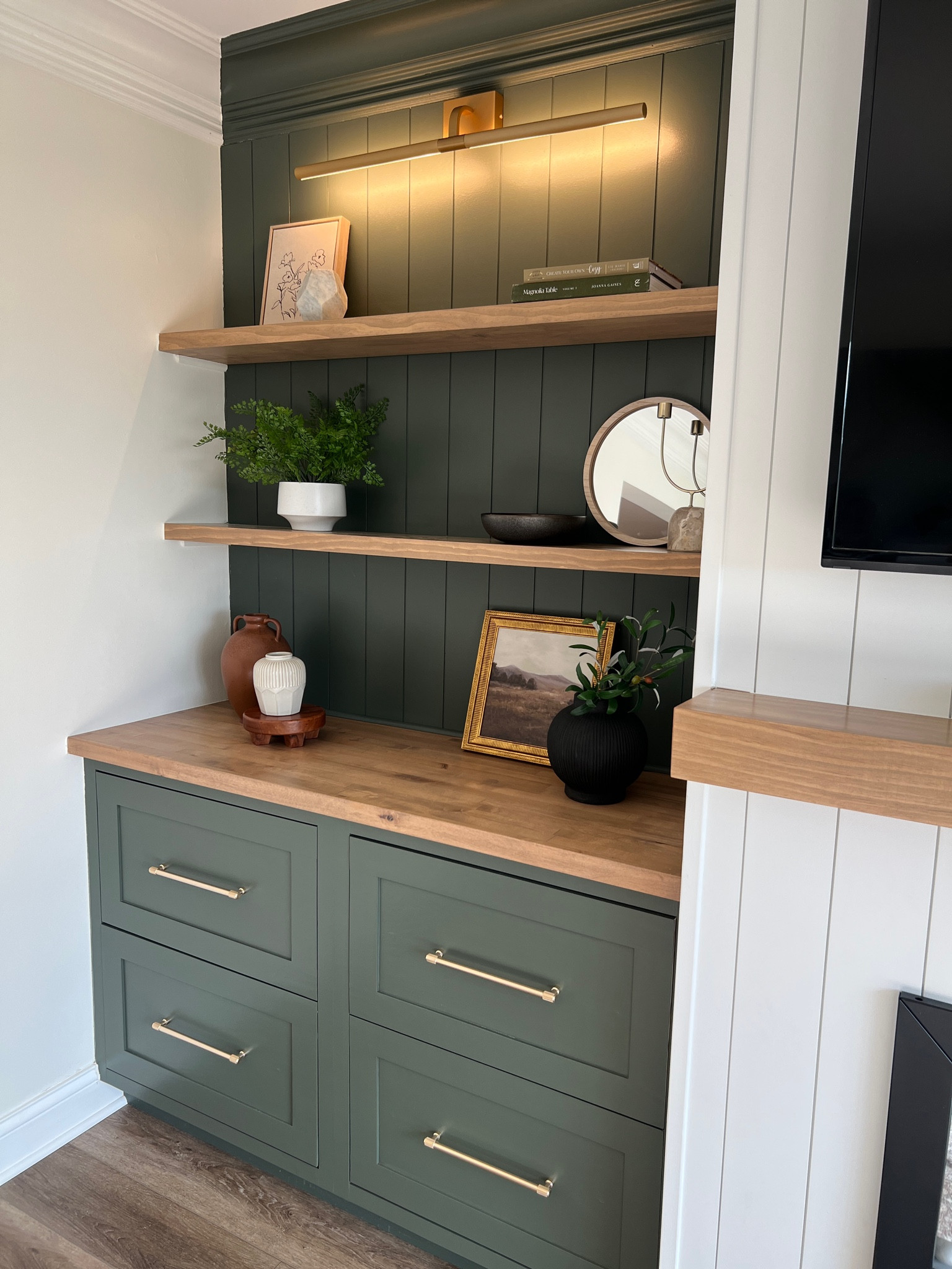 Perfectly styled shelf ✨

#LTKhome #LTKSeasonal #LTKover40