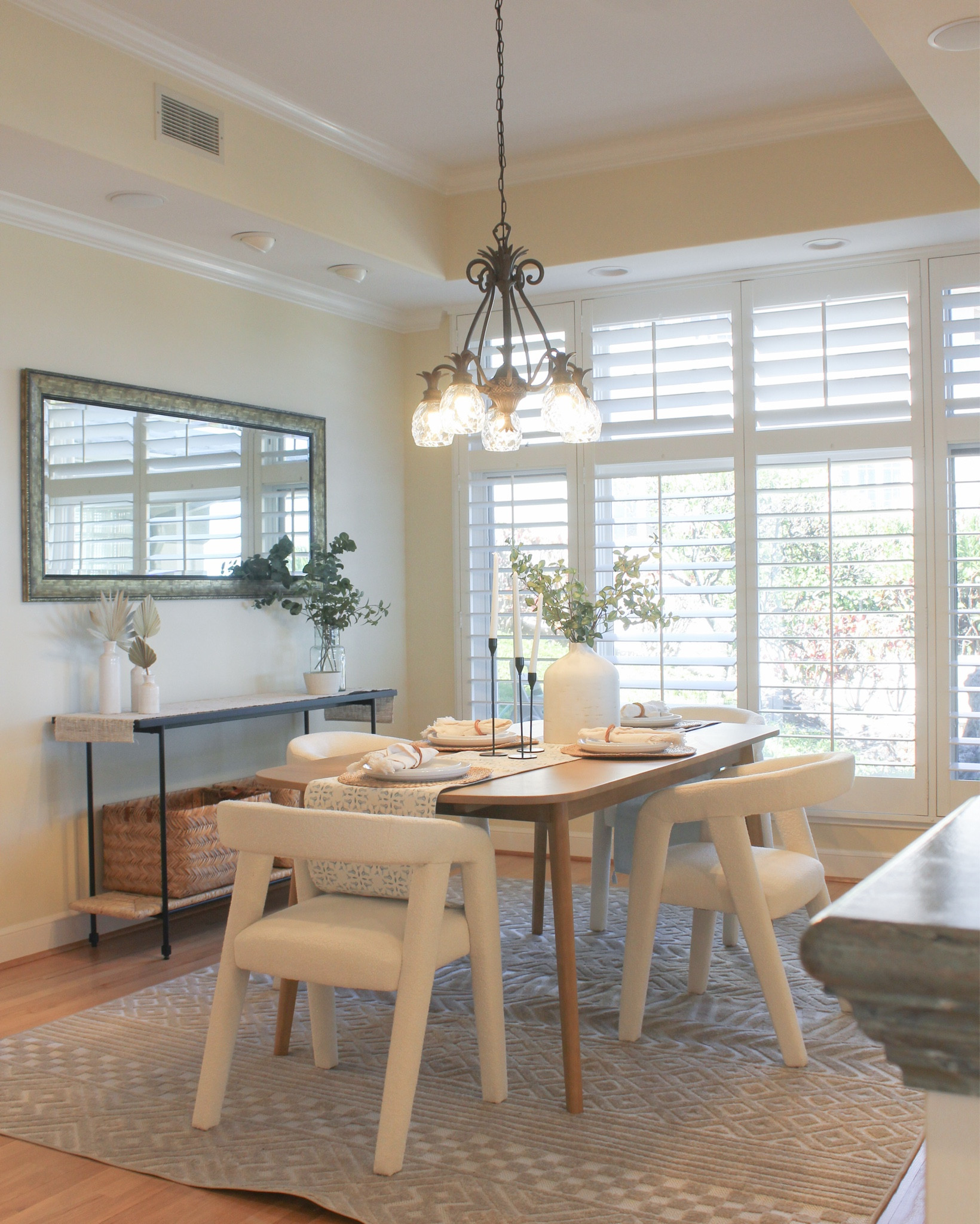 This dining set combo is 🤩 from our Hawaii Loa Ridge project 💓

#LTKHome