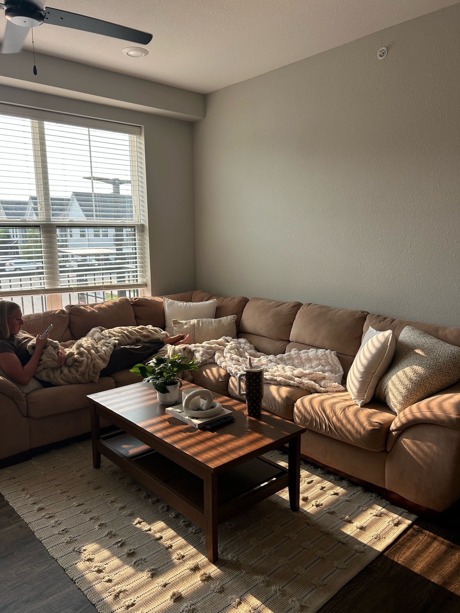 The perfect coffee table

#LTKHome #LTKdayinmylife #LTKmorningroutine