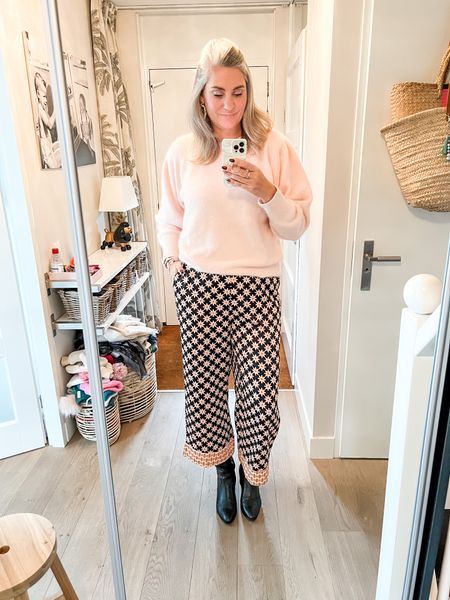 Outfits of the week

A powder pink mohair knitted sweater (vintage) paired with satin trousers (Vila, 42) and tall black leather boots. 

Happy Saturday!



#LTKCyberweek #LTKstyletip #LTKeurope