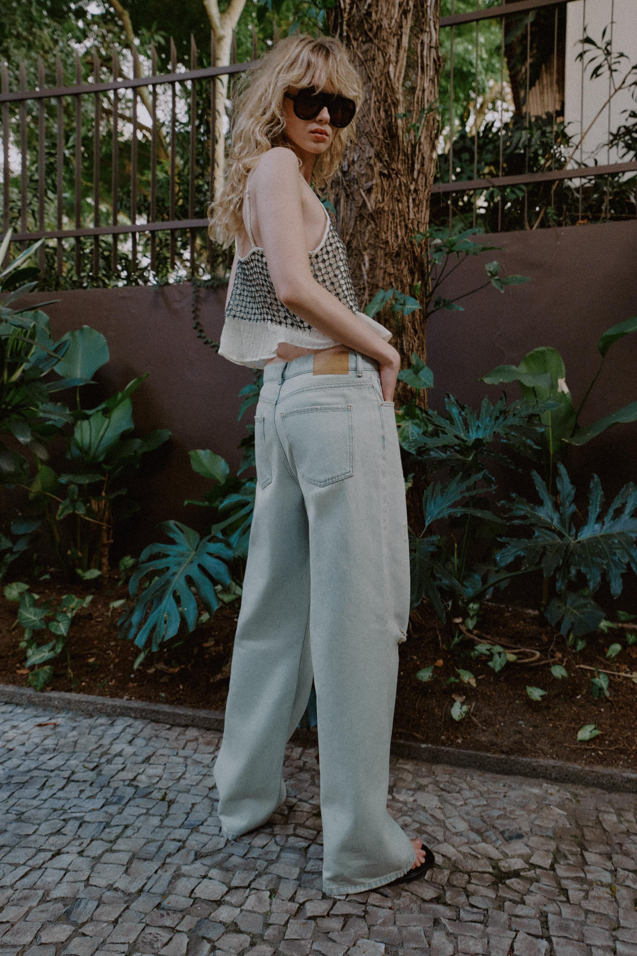 Z1975 MID-RISE RIPPED STRAIGHT JEANS | Zara US