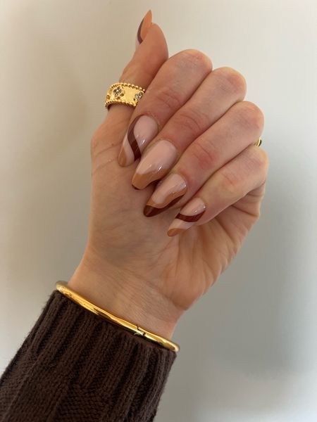 Glamnetic nails 
Glue on nails 
Swirl nails 
Neutral nails 
Gold jewelry 


#LTKfindsunder50 #LTKsalealert #LTKbeauty