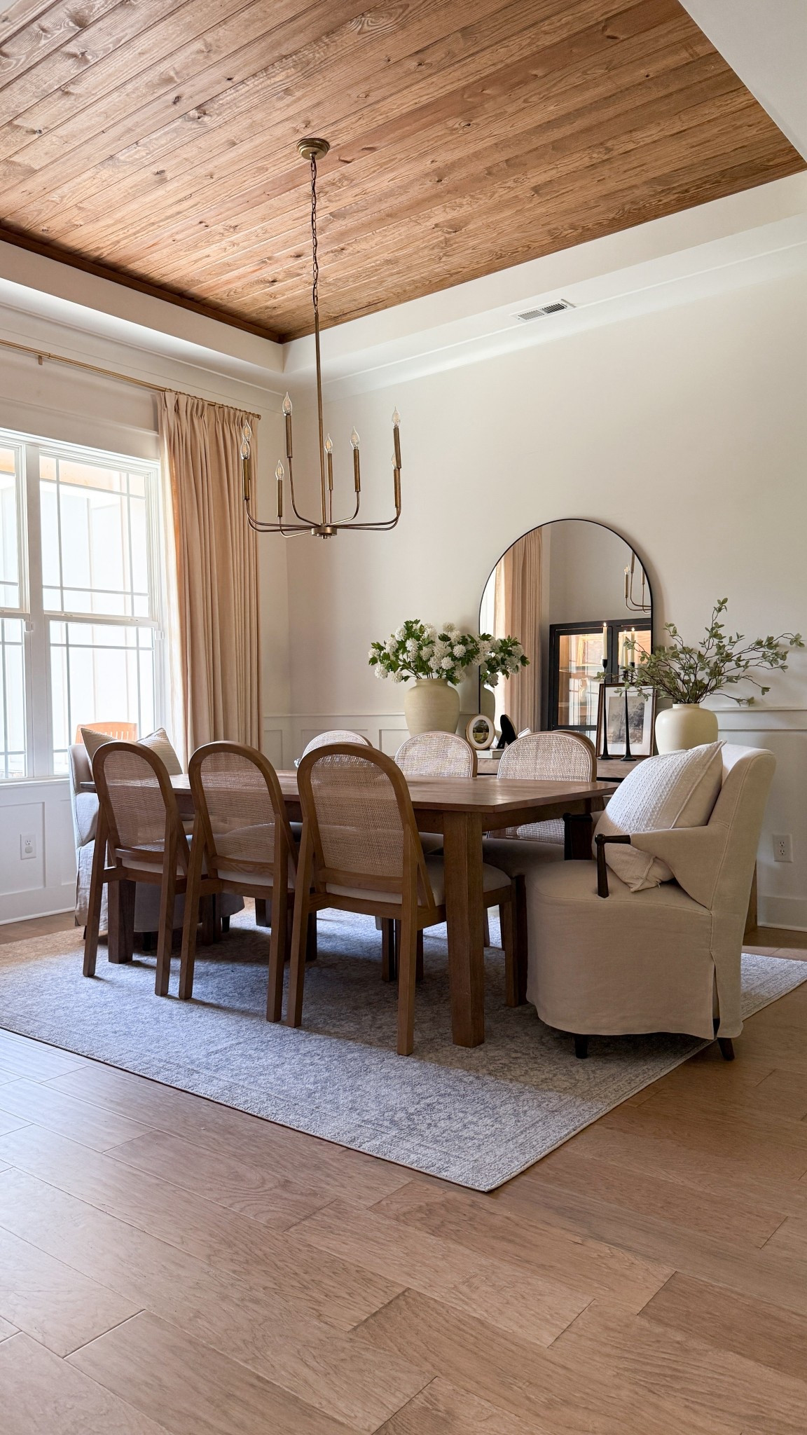 Transitional dining room spring styling!

#LTKSeasonal #LTKStyleTip #LTKHome