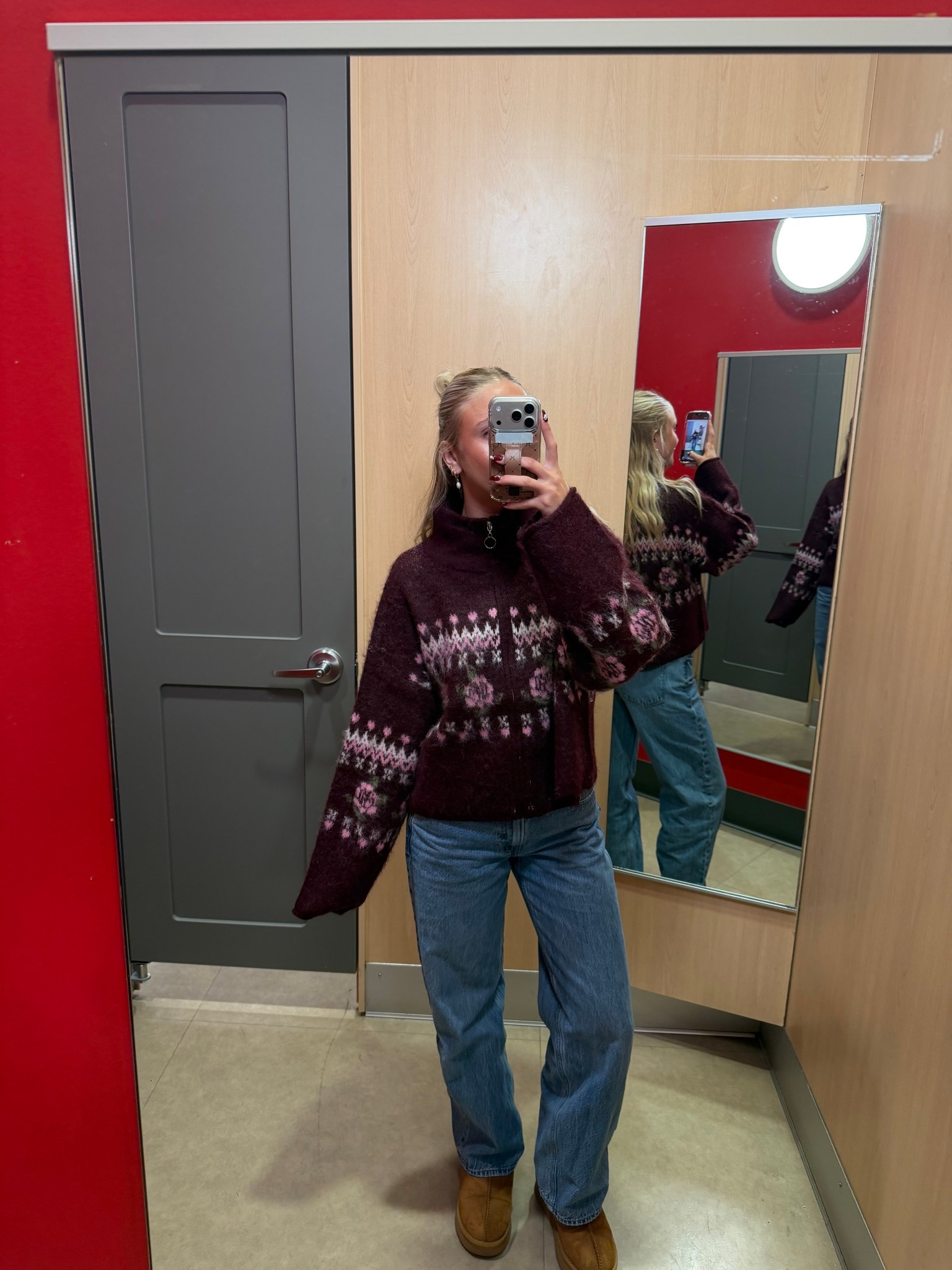 Cutest sweater for the fall! Wearing a size large ✨