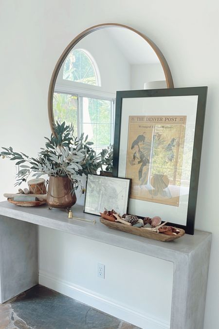 LOVING this new wall mirror above our dining room console table! 👏🏻

#ltkhome #consoletablestyling #roundmirror #brassmirror#entryway #diningroom 