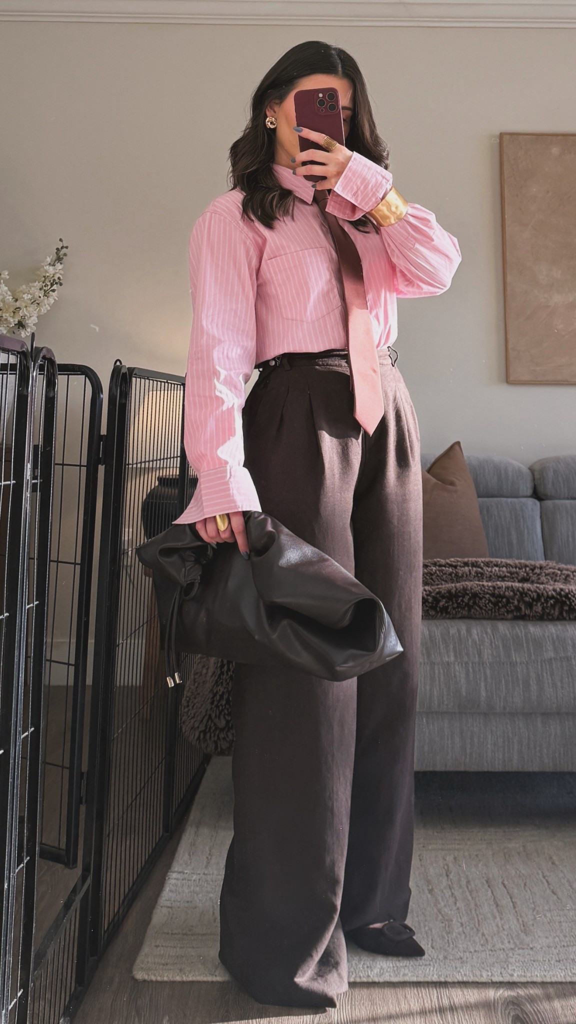 Power dressing, pero en rosa💕
Tengo que admitir que aunque el rosa no sea mi color favorito para vestir, esta camisa es demasiado hermosa. 🤩