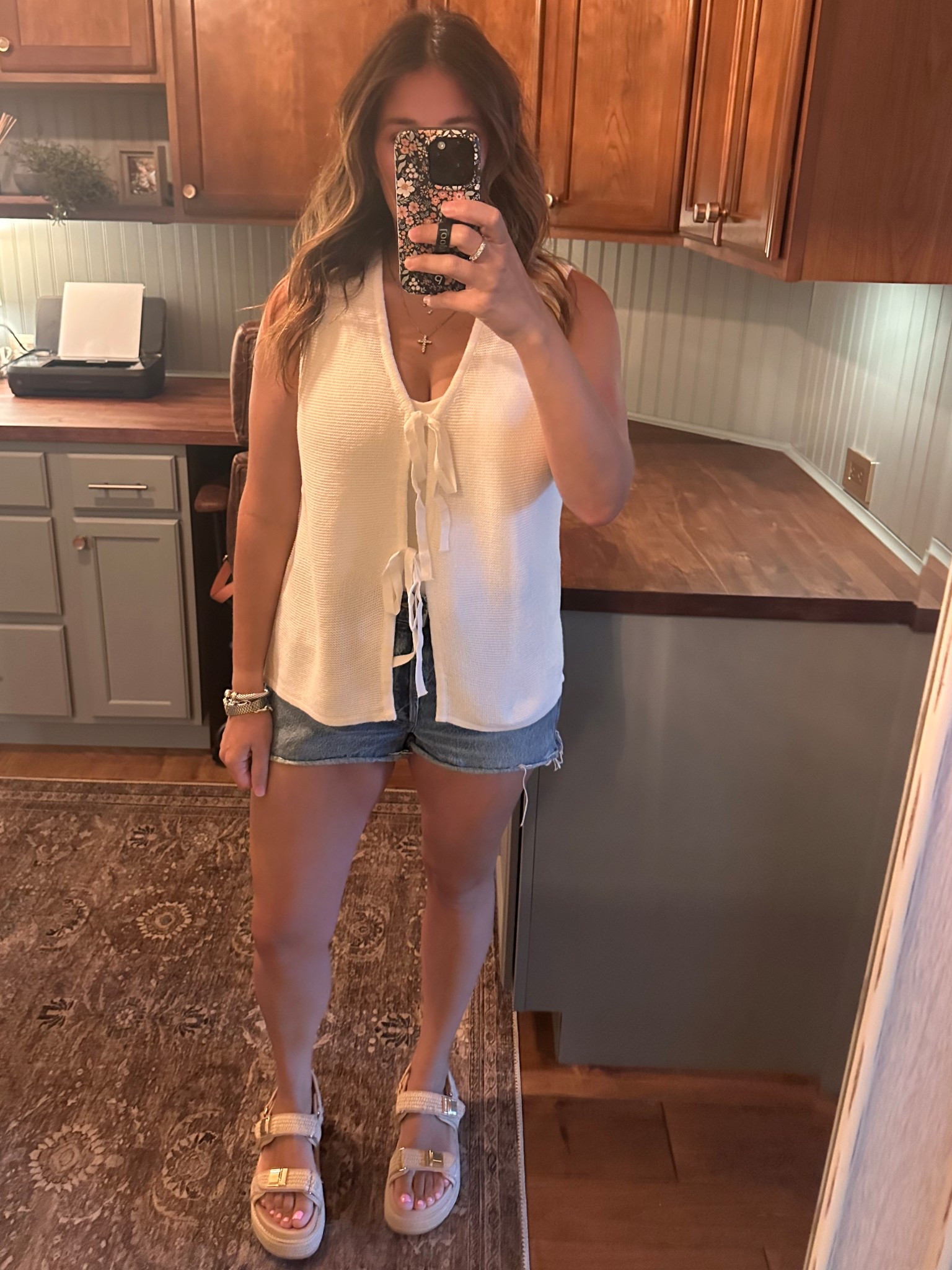 I have been on the hunt for the perfect knit tie front top and this one from Amazon takes the cake!! It comes in a lot of colors and was only $24!! 
#ltkamazon #amazonfinds #midsize #midsizemama #momoutfit

#LTKFindsUnder50 #LTKMidsize #LTKSummerEdit