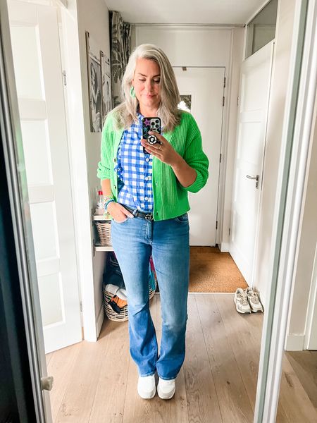 Outfits of the week

Cobalt blue gingham ruffled blouse (Piombo), a green cardigan and blue flared jeans paired with white Skechers sneakers. 



#LTKstyletip #LTKeurope #LTKworkwear