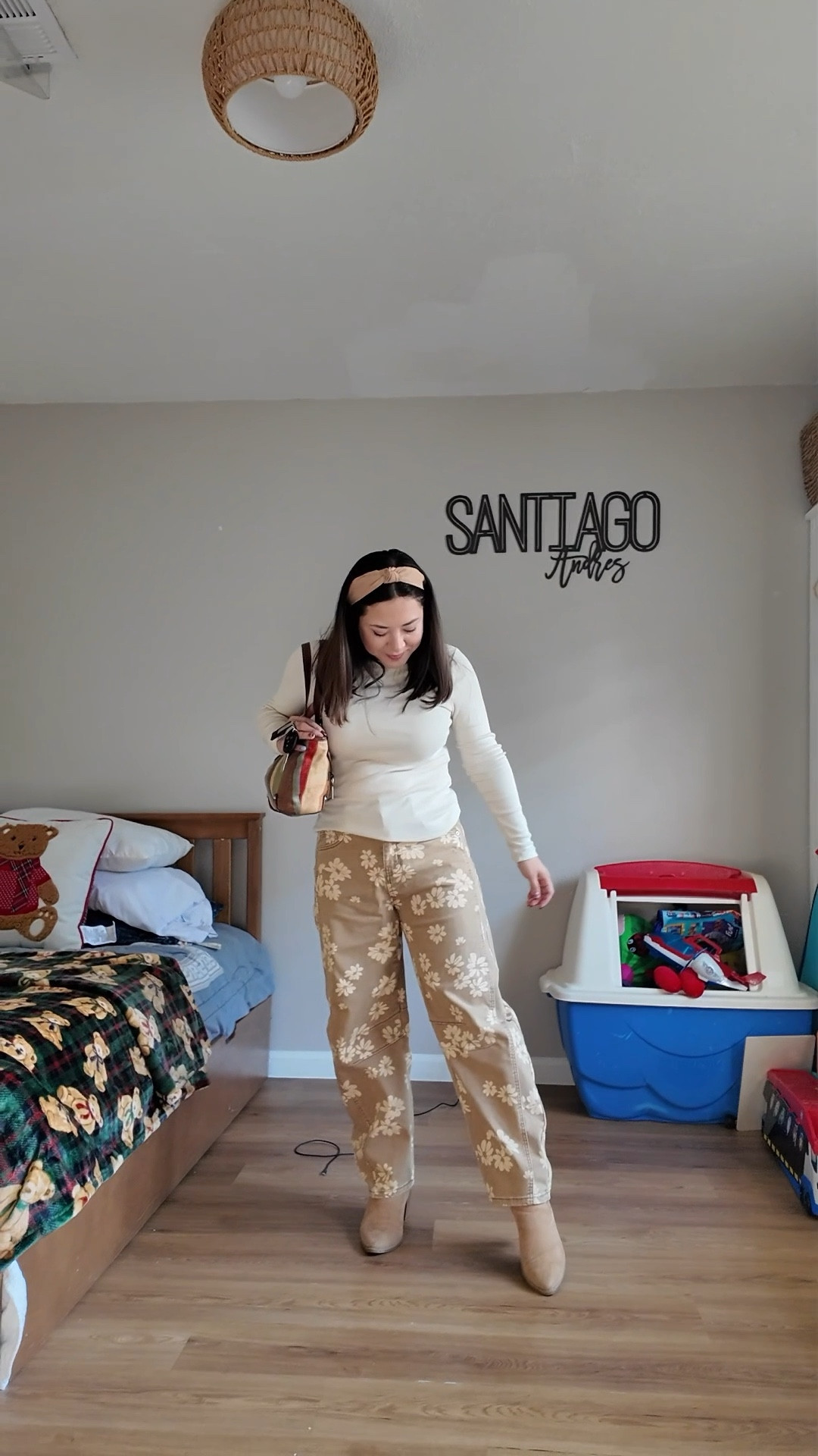 Obsessed with these daisy print barrel jeans! They’re so comfy & flattering!

I’m 5’2” 155 lbs and wearing a medium in the jeans.