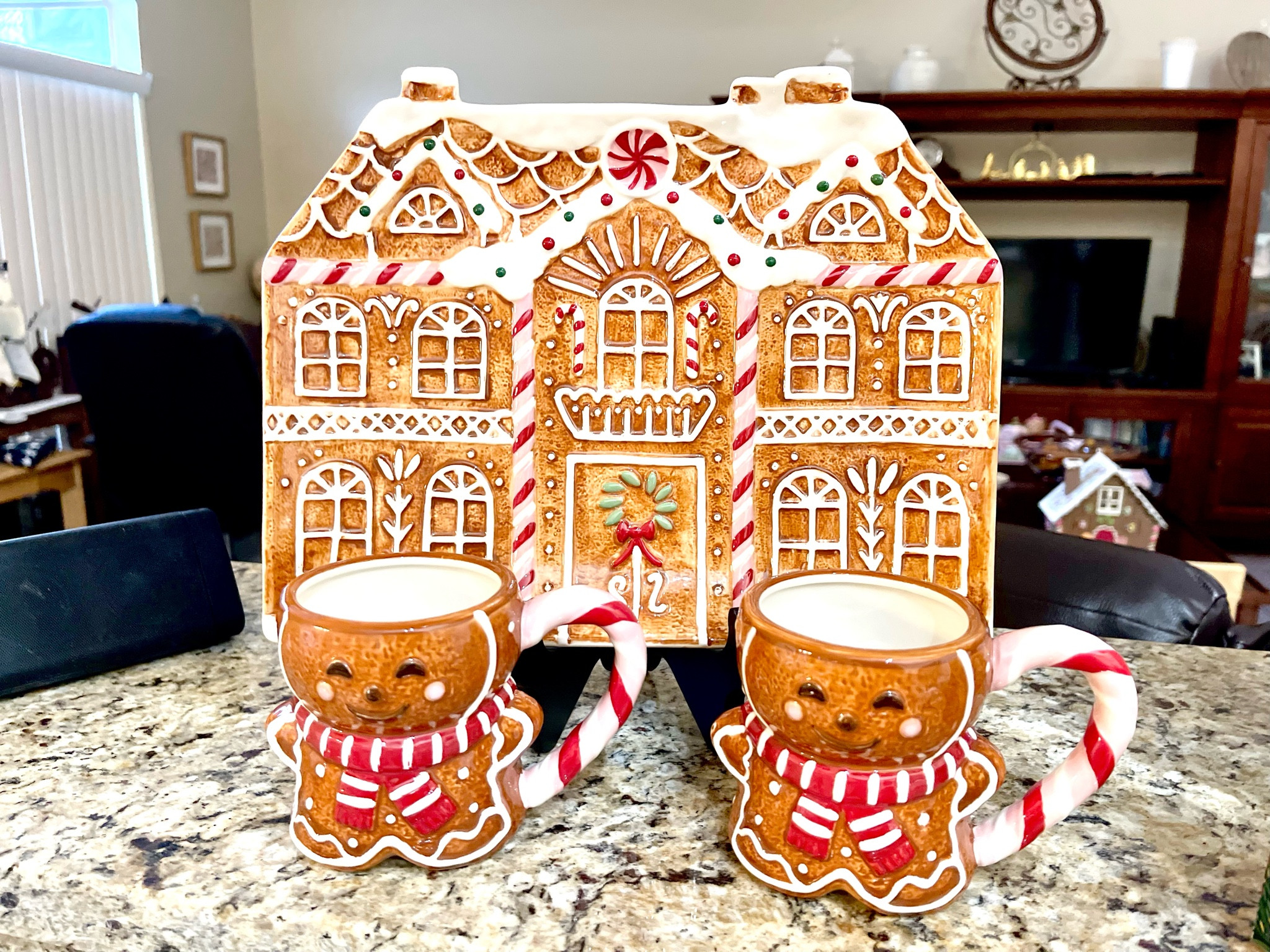 Gingerbread platter and gingerbread mugs

#LTKGiftGuide #LTKHoliday #LTKSeasonal