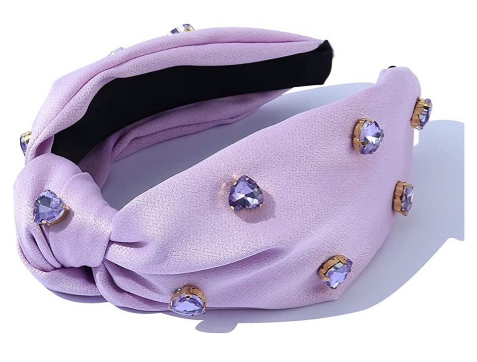 Love this heart gem headband, perfect for Valentine’s Day! 

#LTKFind #LTKstyletip #LTKSeasonal