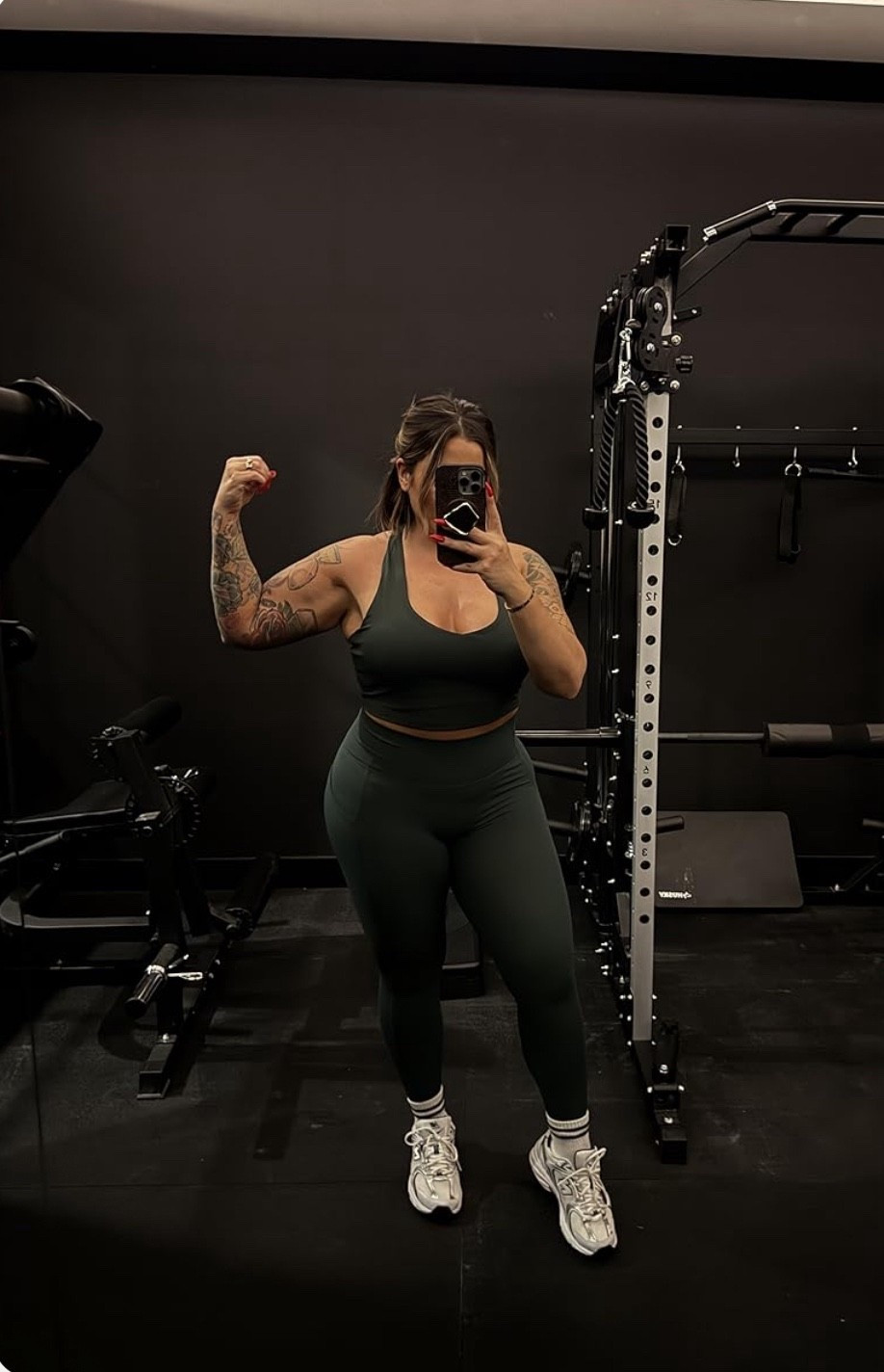 Leggings (L)
Bra (XL) 

#GymOutfit #WorkoutSet #ActivewearStyle #AthleisureWear #GymStyle #FitnessLook #MidsizeFitness #MidsizeStyle #CurvyFitness #CurvyAthleisure #RealBodyFitness #StrongNotSkinny

#LTKgrwm #LTKMidsize #LTKfitnessgoals