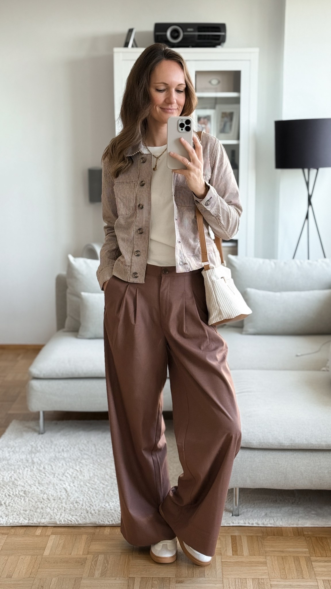 Ein absolutes Wohlfühloutfit für den Frühling mit der leichten Stoffhose, den super bequemen Sneakern und der Übergangsjacke von @Bonprix 

#LTKstyletip #LTKspring #LTKdeutschland