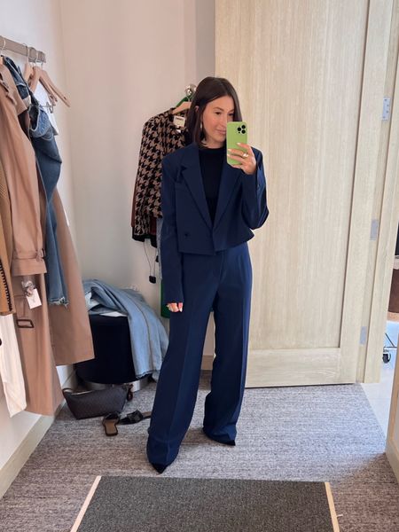 This FRAME suit in the Nordstrom sale is so good! Love the blazer and trousers separately too

Medium Blazer
Size 4 pants

#LTKxNSale