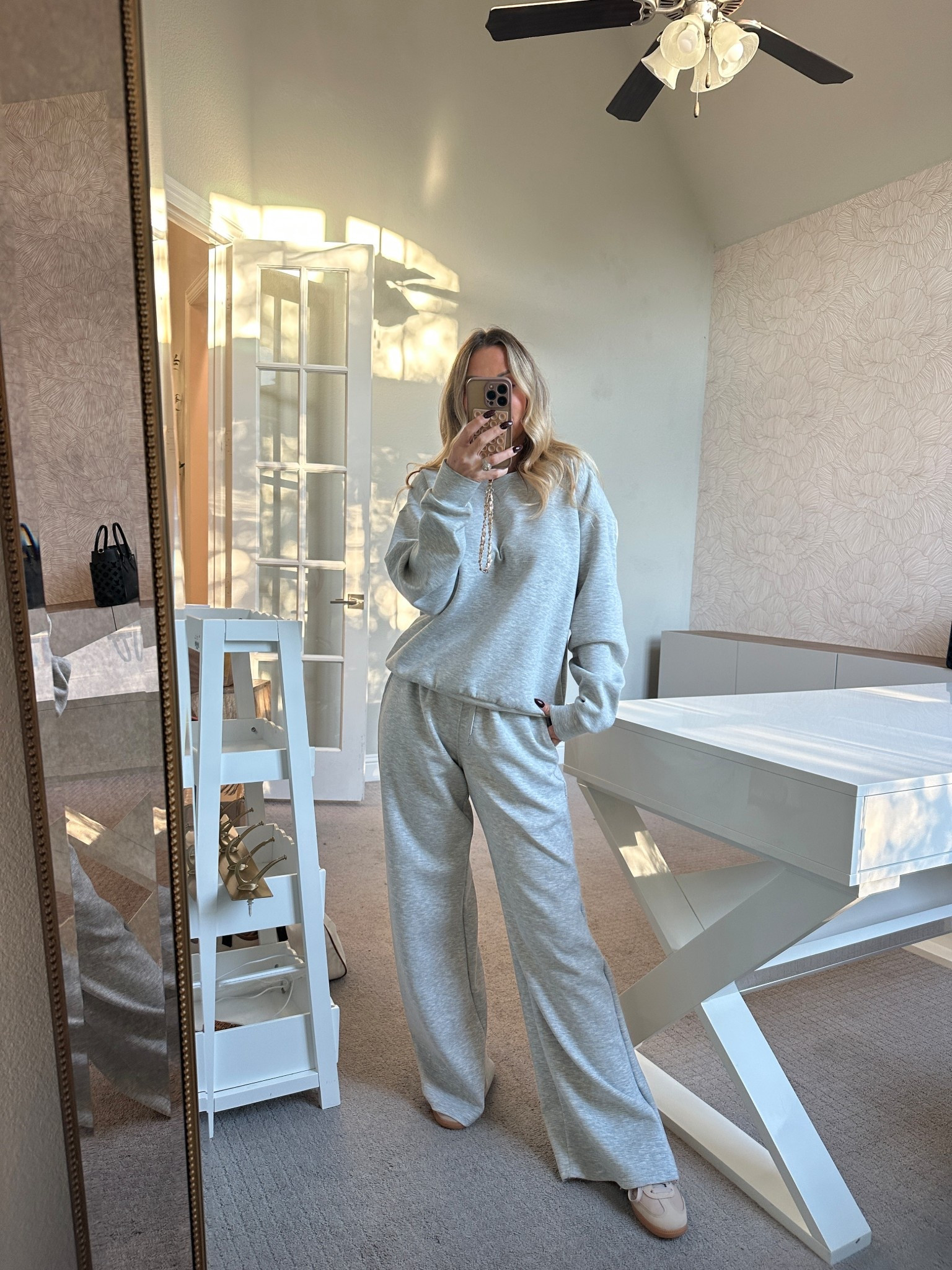 My last mirror selfie before the move 🩶 Wearing this gray Amazon lounge set that feels way more high-end than the price tag — soft, structured, and so good for those cozy in-between days of packing and unpacking. Definitely one of my favorite affordable finds lately.

#AmazonFinds #Over40Style #HighLowStyle #AmazonOutfit #LoungewearSet #AffordableStyle #NeutralOutfit #ChristianInfluencer

#LTKOver40 #LTKFindsUnder50 #LTKPetite