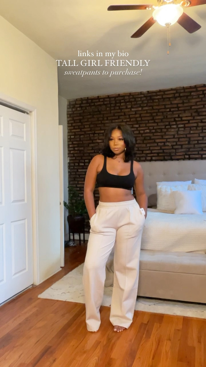 perfect elevated sweatpants. Comes in regular, petite and TALL. 

34 inseam. I purchased a large. Could also fit a medium for a more snug fit  

#LTKfit #LTKunder50 #LTKstyletip