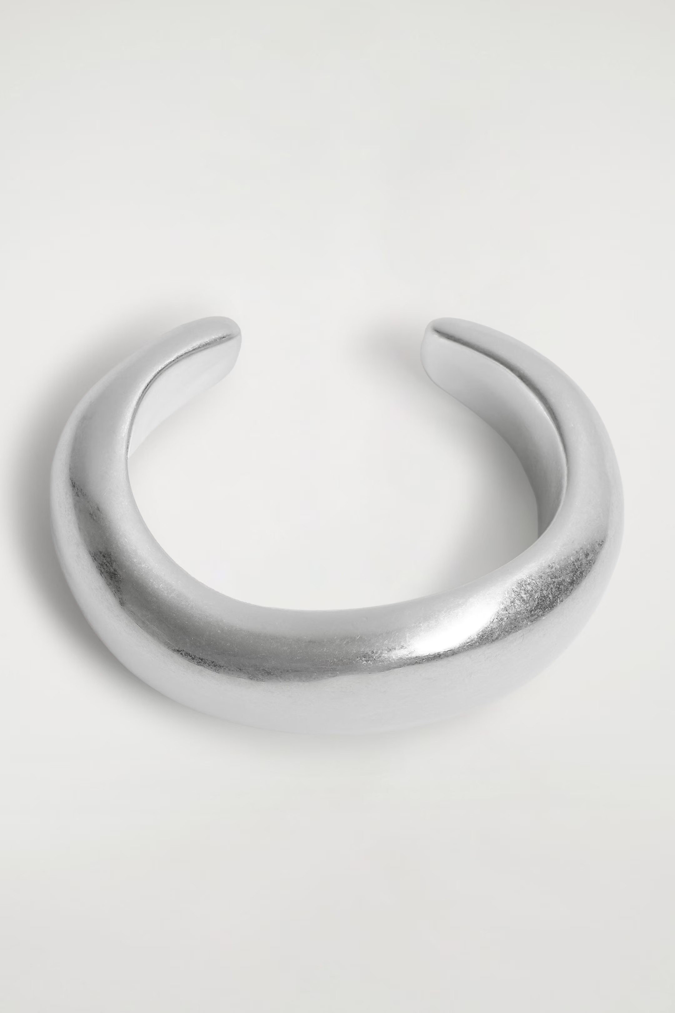 CHUNKY CURVED BANGLE - SILVER | COS GB | COS UK
