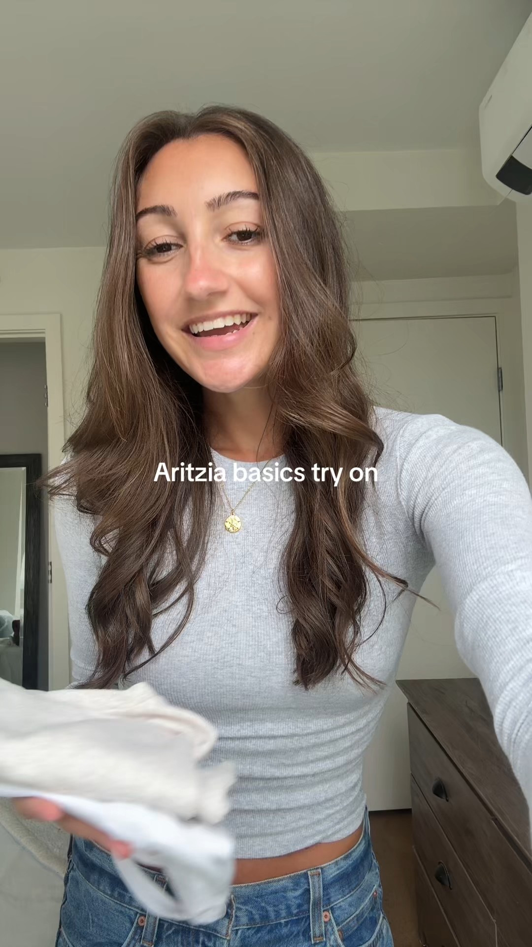 Aritzia basics!
Tops XS
Jeans 25