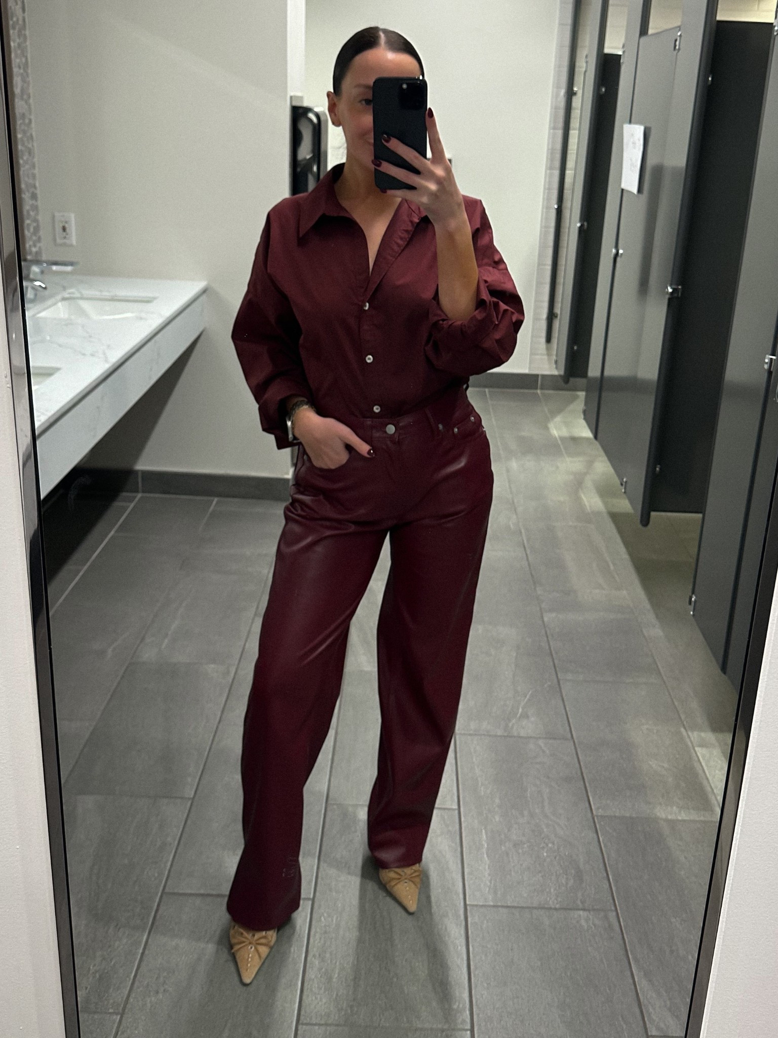 Monochromatic Merlot moment 🍷
Top: Zara | pants: Target | shoes: Tony Bianco 

Similar items posted ✨

#LTKFallSale #LTKStyleTip #LTKSeasonal