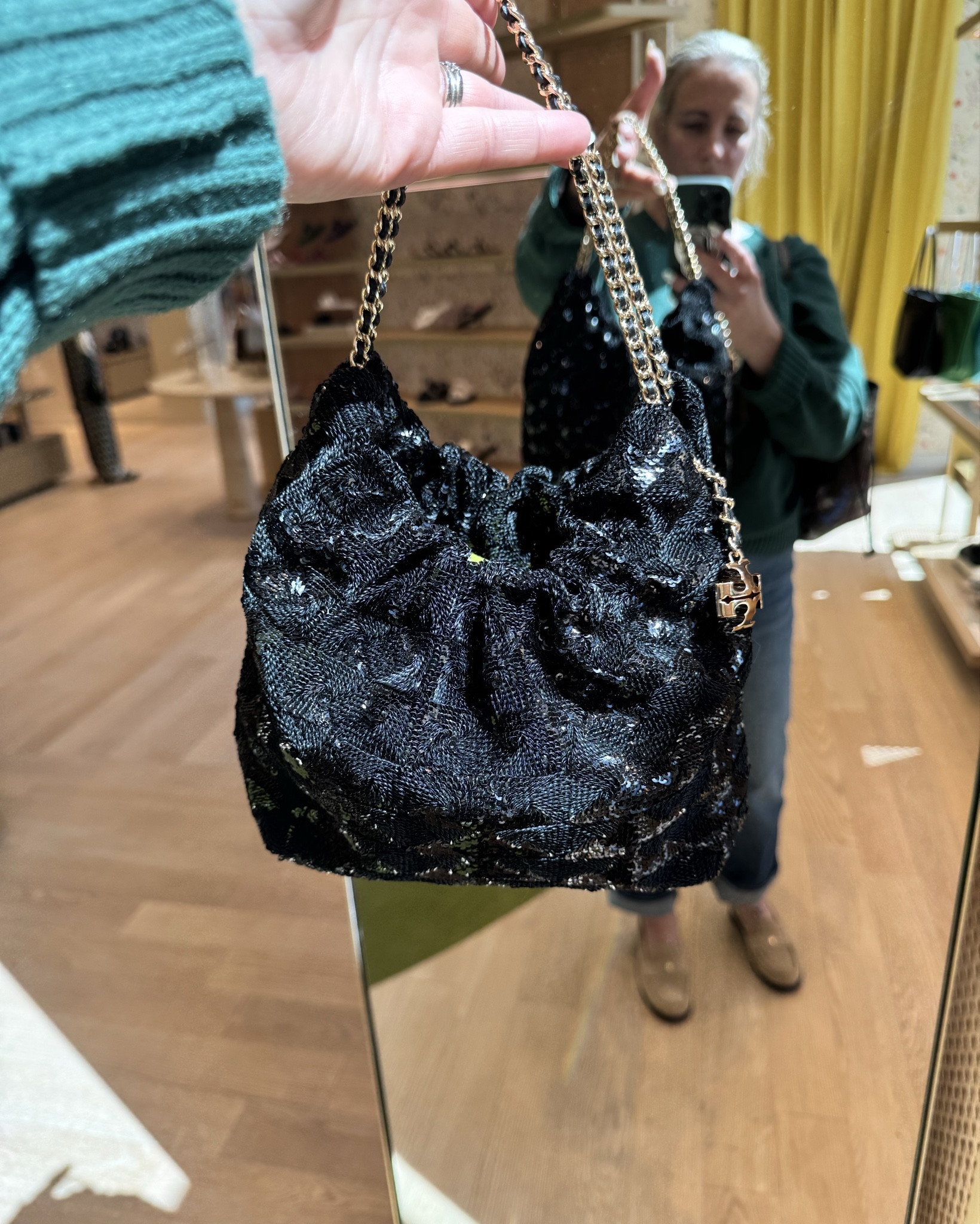 Formal weddings?  Tory’s got the bag for you

🔎 evening bag, bags for formal wedding, bags for a wedding, evening bag for a wedding, bags for formal event events, date night bags, bags with sequins, velvet bags, mini  bags, mini evening bags, mid range bags, affordable bags, styled with bags