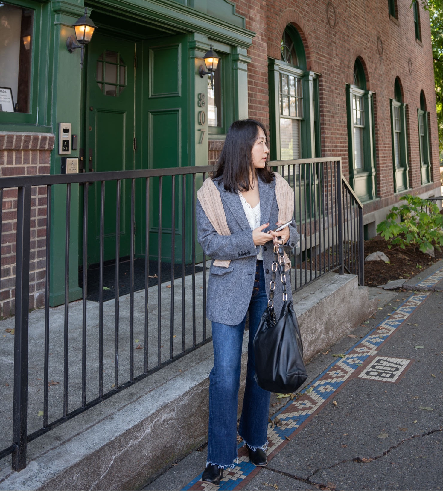 Petite Studio 秋季新款75折
這季有非常多法式復古風格元素和基礎單品
秋天忽冷忽熱的天氣最適合疊穿, 能完美詮釋秋天獨有的鬆弛優雅
我身上的西外/牛仔褲/麻花針織衫收到後已經分別穿出門好多次了
更多介紹參考文章: romaystyle.com/petite-studio-fall/

#LTKAsia #LTKsalealert #LTKfindsunder100