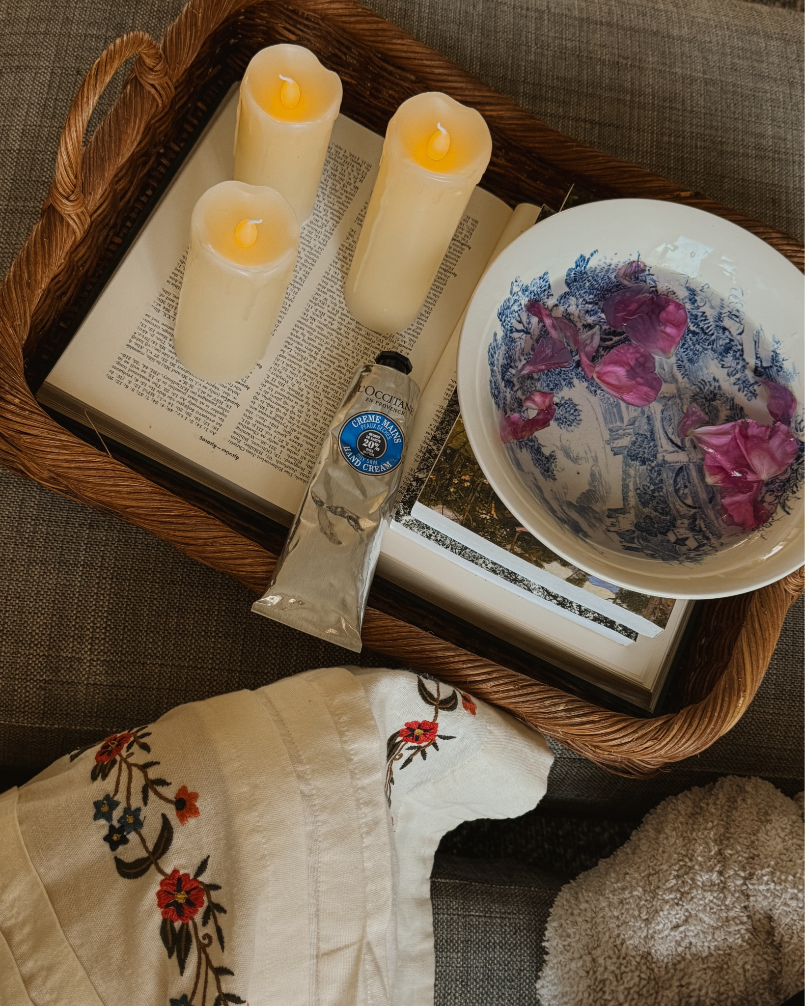 Some recent cozy fall home finds for my coffee table 

#LTKHome #LTKSeasonal