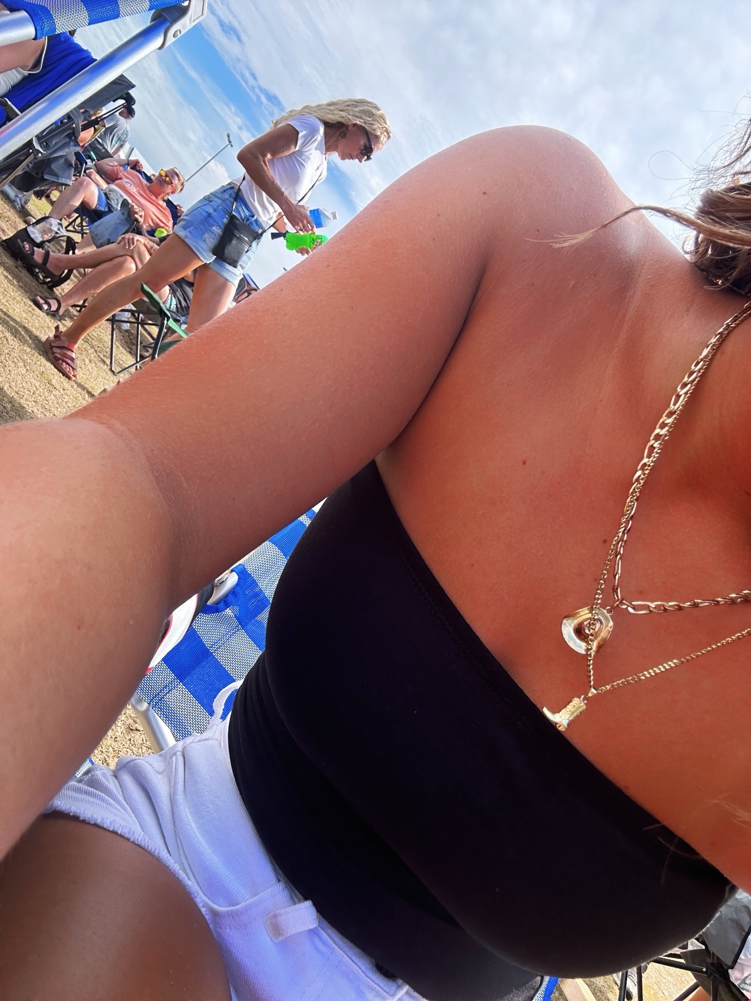a simple outfit with cute jewelry!! 