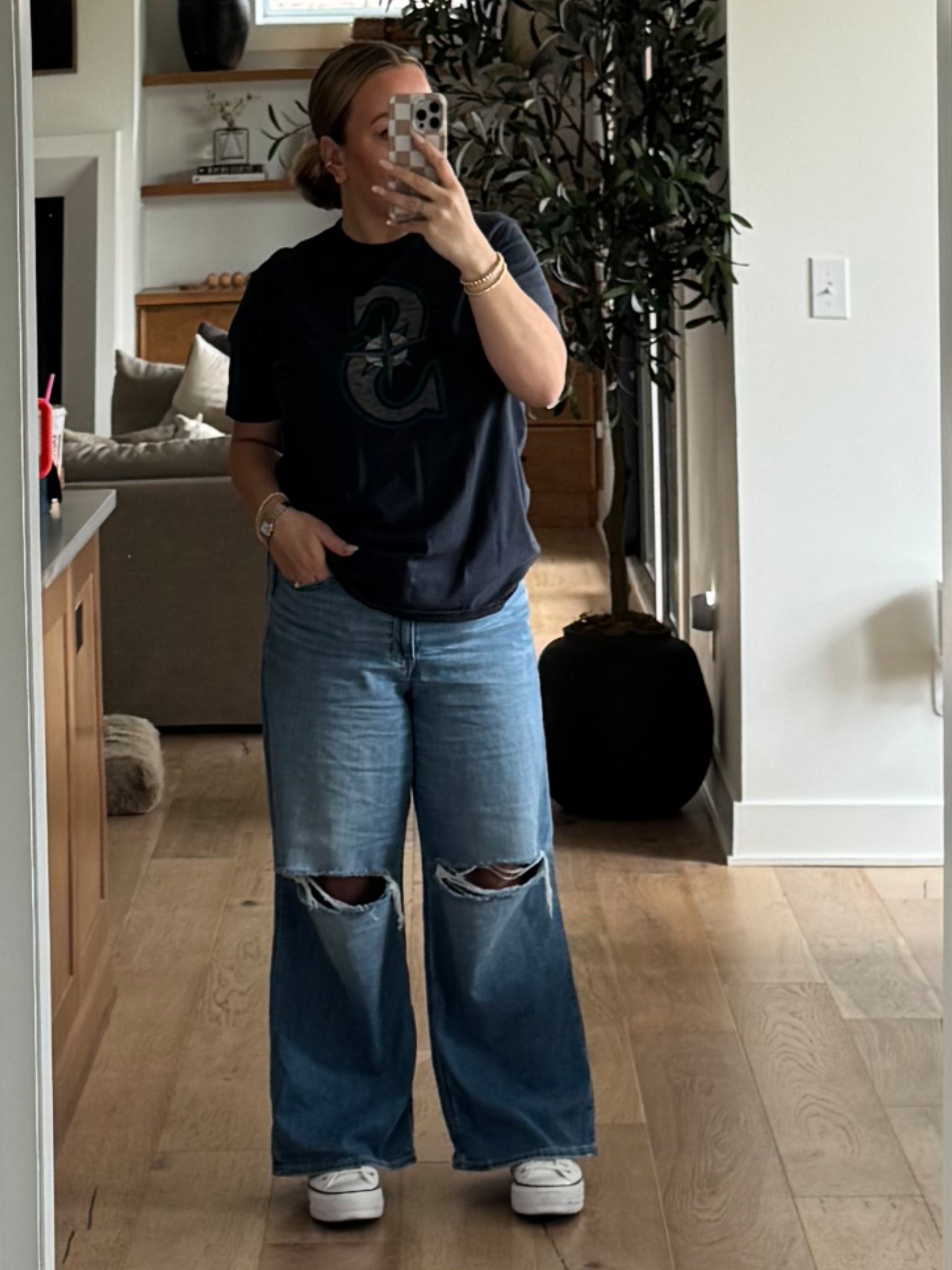 These are hands down my favorite jeans right now. Super high rise, flattering fit, and that perfect baggy wide leg look without feeling sloppy. So comfy, so good. I wear them on repeat.
#DenimFavorites #BaggyWideLegJeans #AmericanEagleStyle #HighRiseJeans #WardrobeStaple #RealGoodJeans #EverydayStyle #LTKStyle #LTKDenim #OOTD