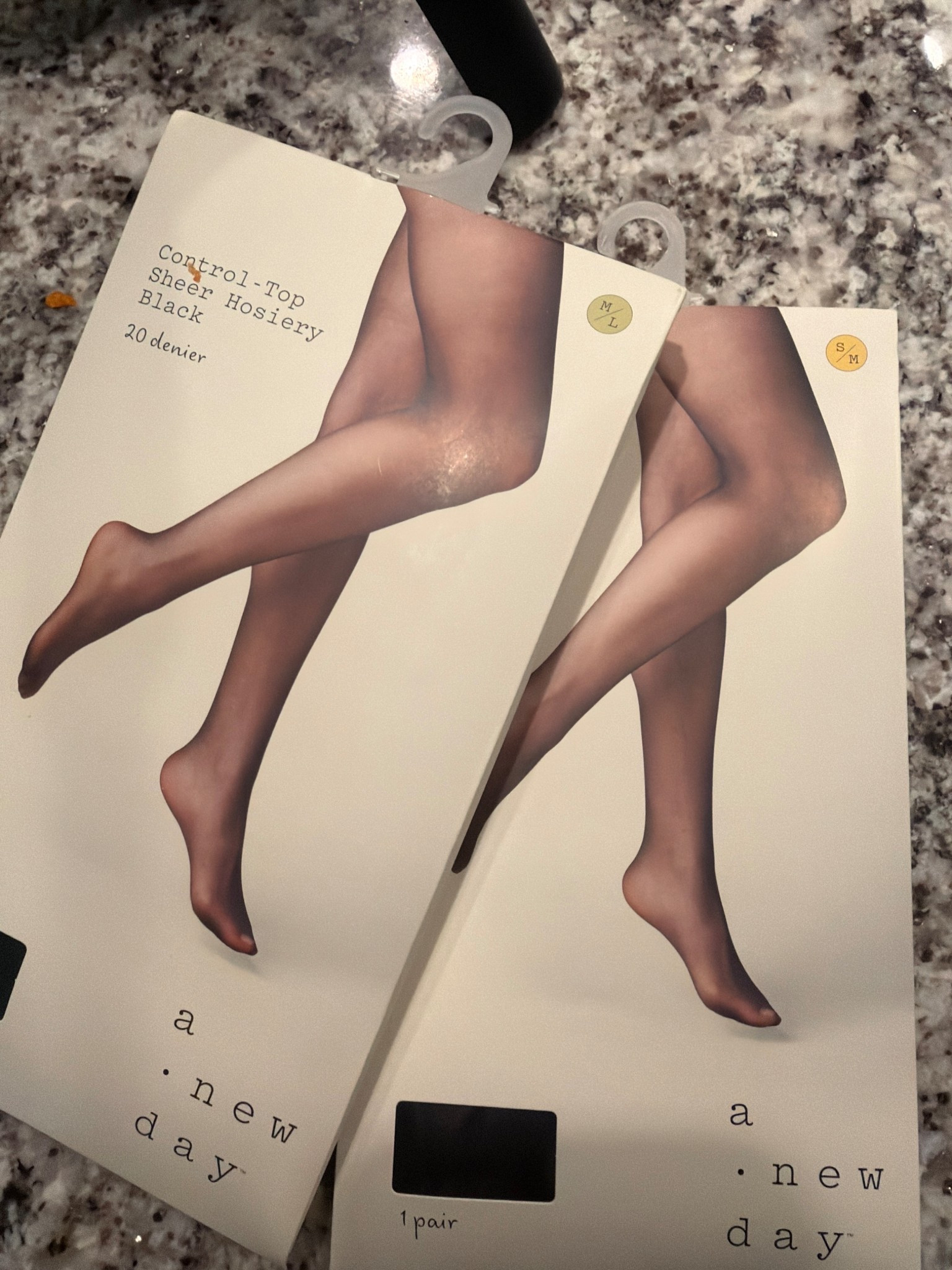 i'm 5'8 and i use either m/l or L/ XL .. if you want it to be higher up by your belly button, get a larger size

lip gloss shade " ice "

#LTKootd #LTKHoliday #LTKFindsUnder50