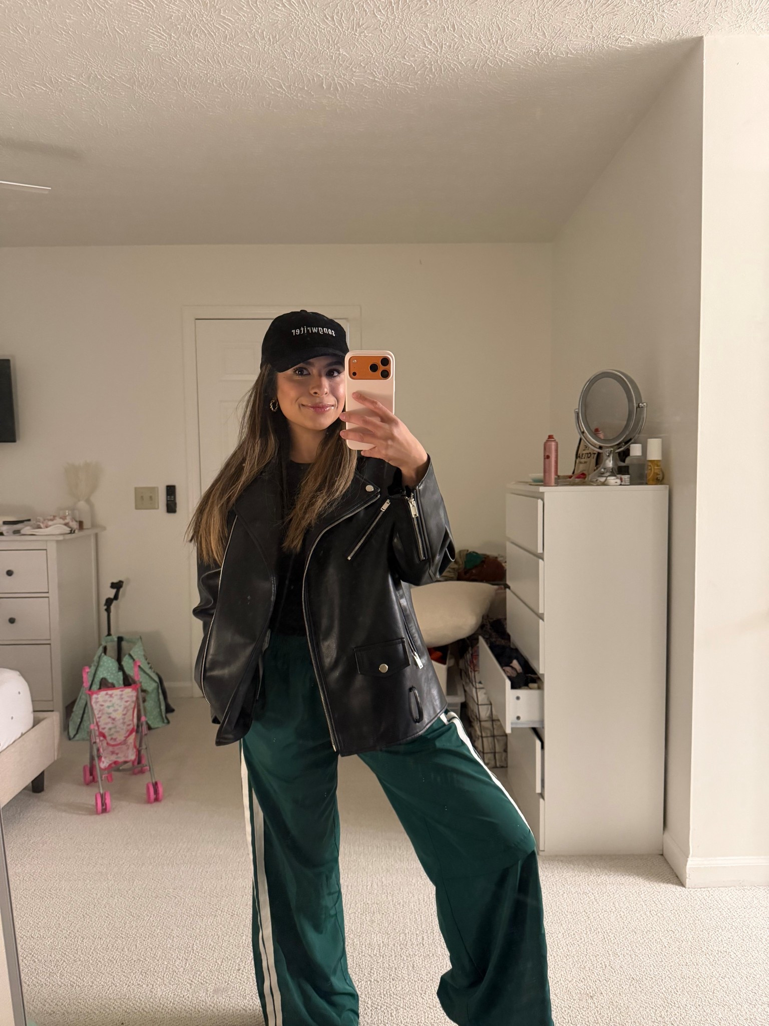 Athleisure with a little edge.
The leather jacket just makes everything better. 🖤

#LTKmomlife