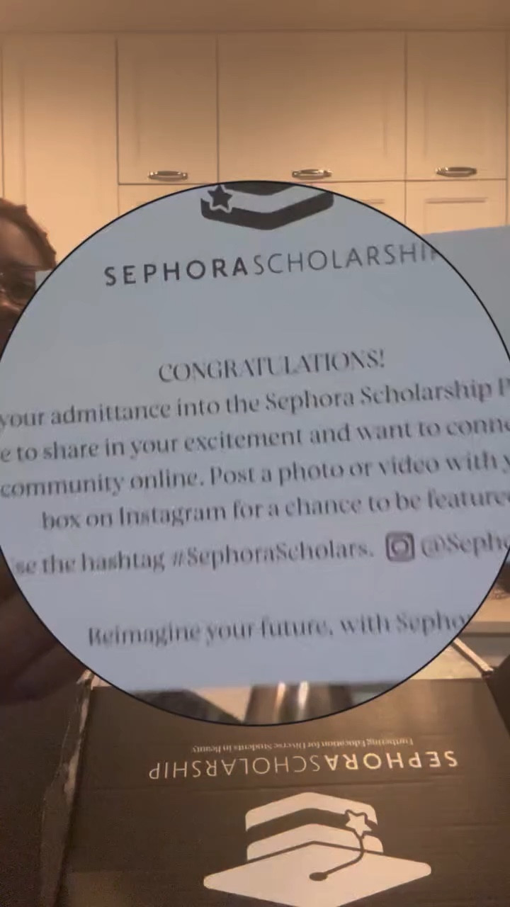 Life update ✨ @sephoralife @sephorapro @sephora 

I finally unboxed my Sephora Beauty Scholar kit… and I’m still emotional about it.

This wasn’t just a box.
It was a reminder that dreams really do come true especially when you come from places where opportunity wasn’t handed to you. @sephoralife 

But the part that moved me the most?

The team behind it.

Every person who poured into us from the facilitators, to the trainers, to the creators behind the scenes, to the store teams who welcomed us with open arms.

Their support, their patience, their encouragement… that’s what made this experience feel like family.

Thank you to everyone at Sephora who believes in storytellers, healers, and leaders like me.

This is the part of my journey I prayed for 🏆

#LifeUpdate #SephoraScholar #BeautyScholar #Unboxing #DreamsComeTrue #BeautyCreator #HealingJourney #FosterYouthToCEO